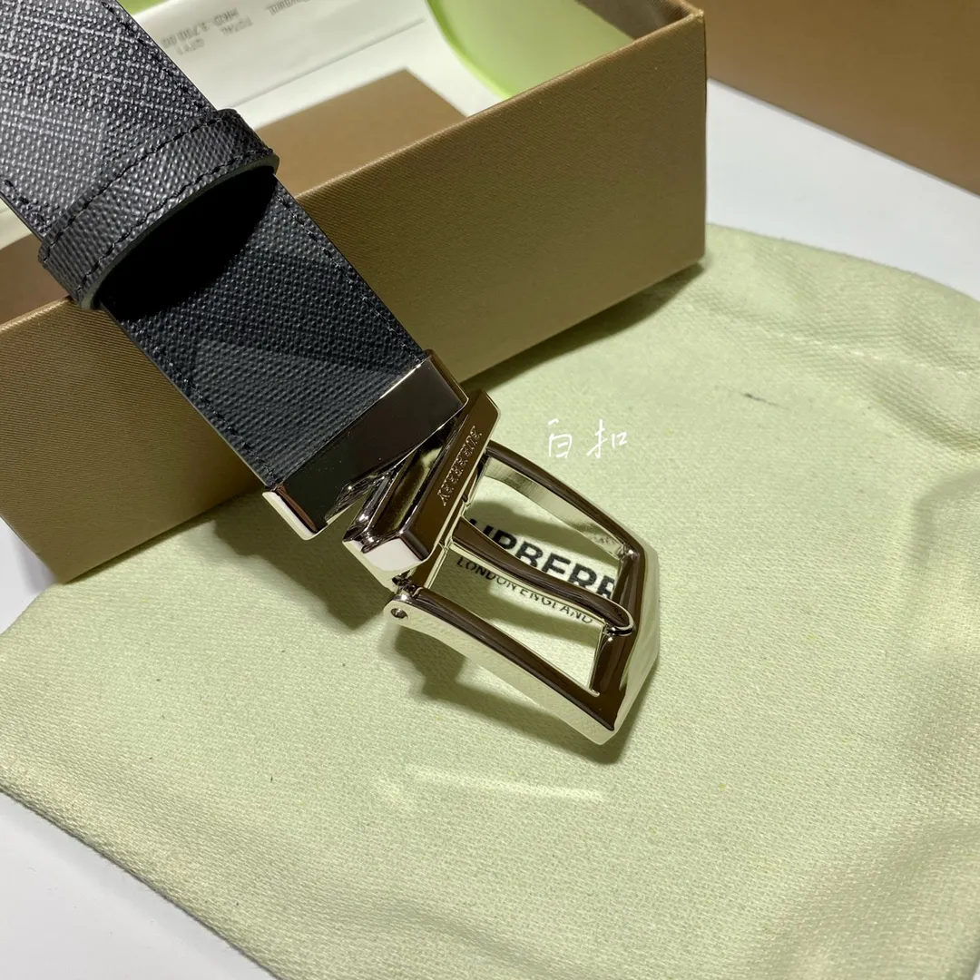 Burberry 新作グレーベルトチェック柄 - 画像 (6)