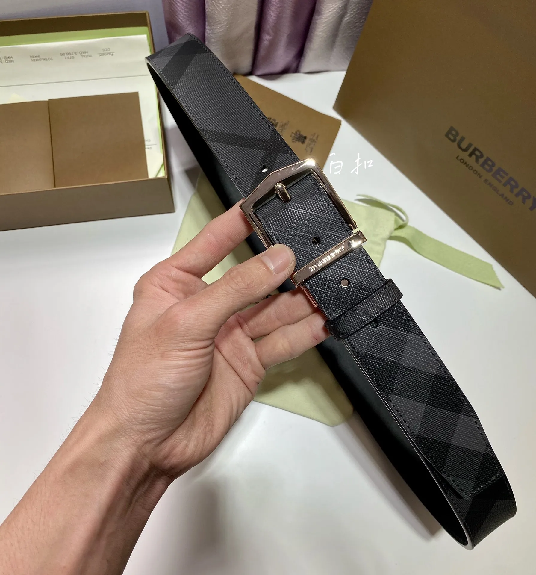 Burberry 新作グレーベルトチェック柄 - 画像 (9)