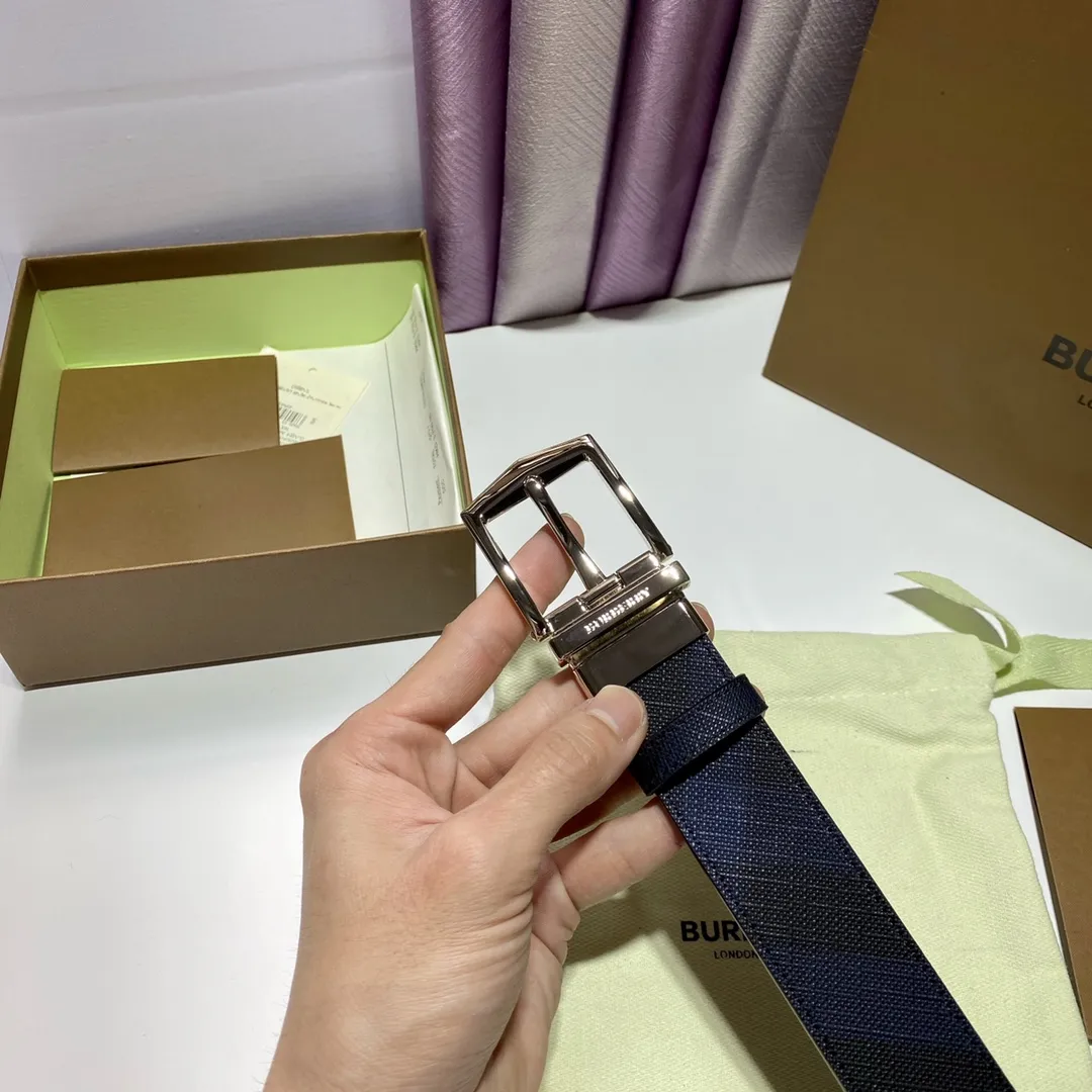 Burberry 新作ブルーベルトシルバーローテーションバックル