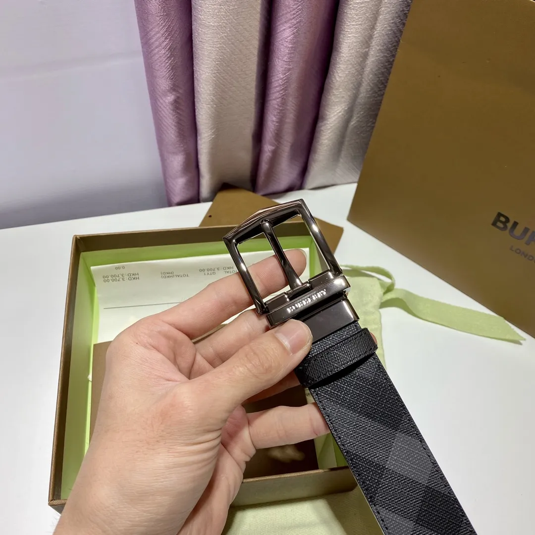 Burberry 新作黒チェック柄ベルト