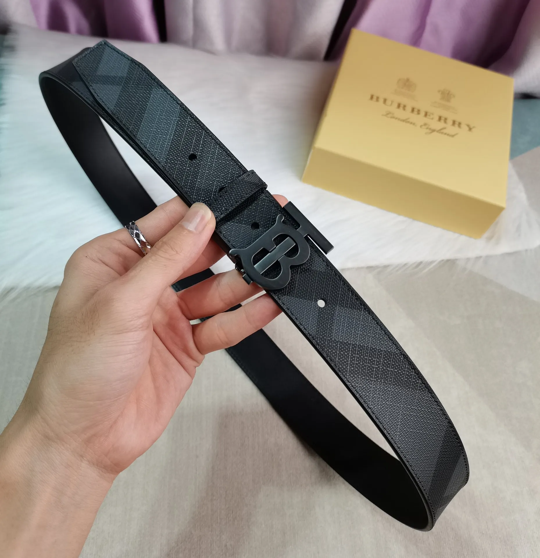 Burberry 新作黒London格子皮革ベルト - 画像 (9)
