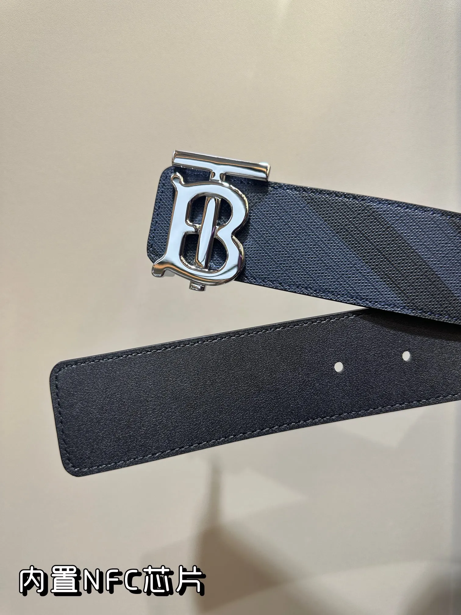 バーバリーTBシリーズ新作ベルト黒グレー格子柄 - 画像 (4)