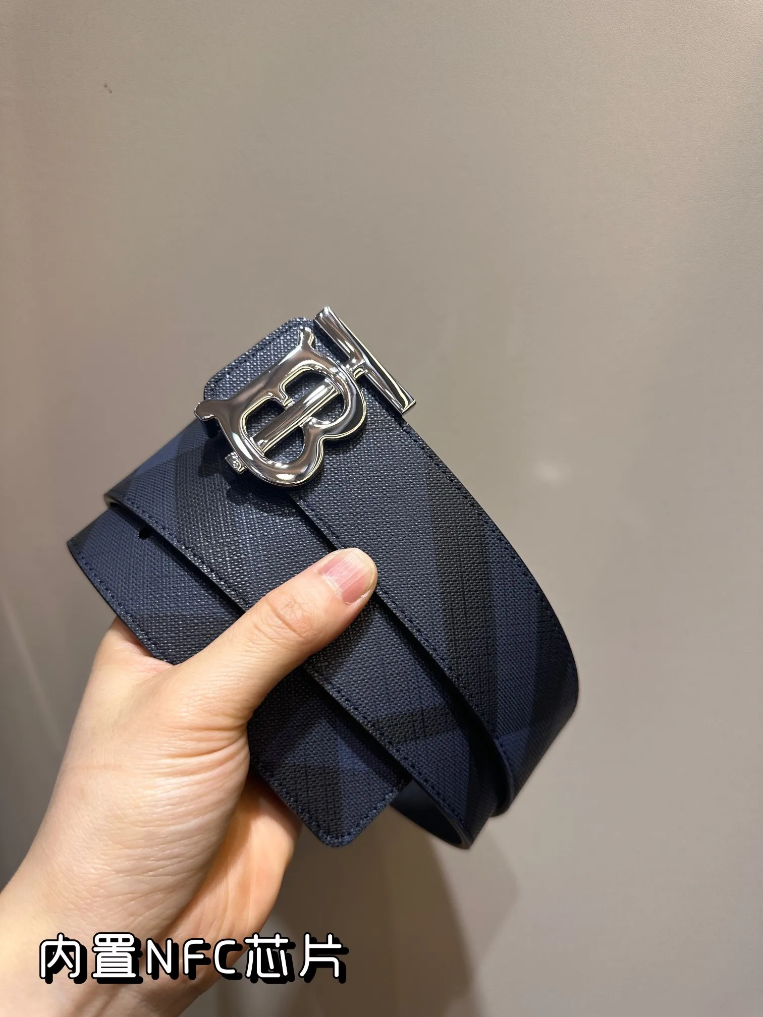 バーバリーTBシリーズ新作ベルト黒グレー格子柄 - 画像 (5)