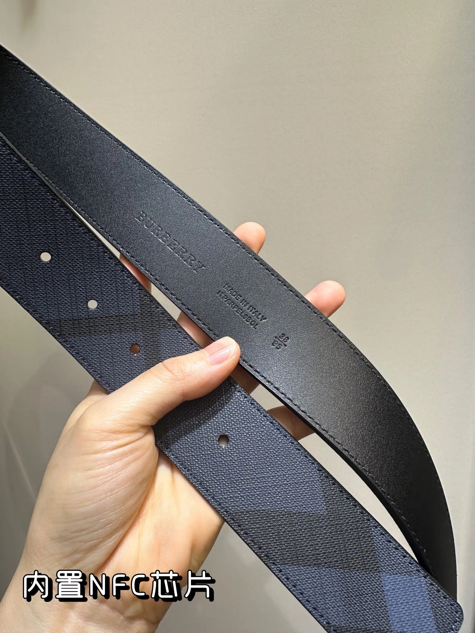 バーバリーTBシリーズ新作ベルト黒グレー格子柄 - 画像 (7)