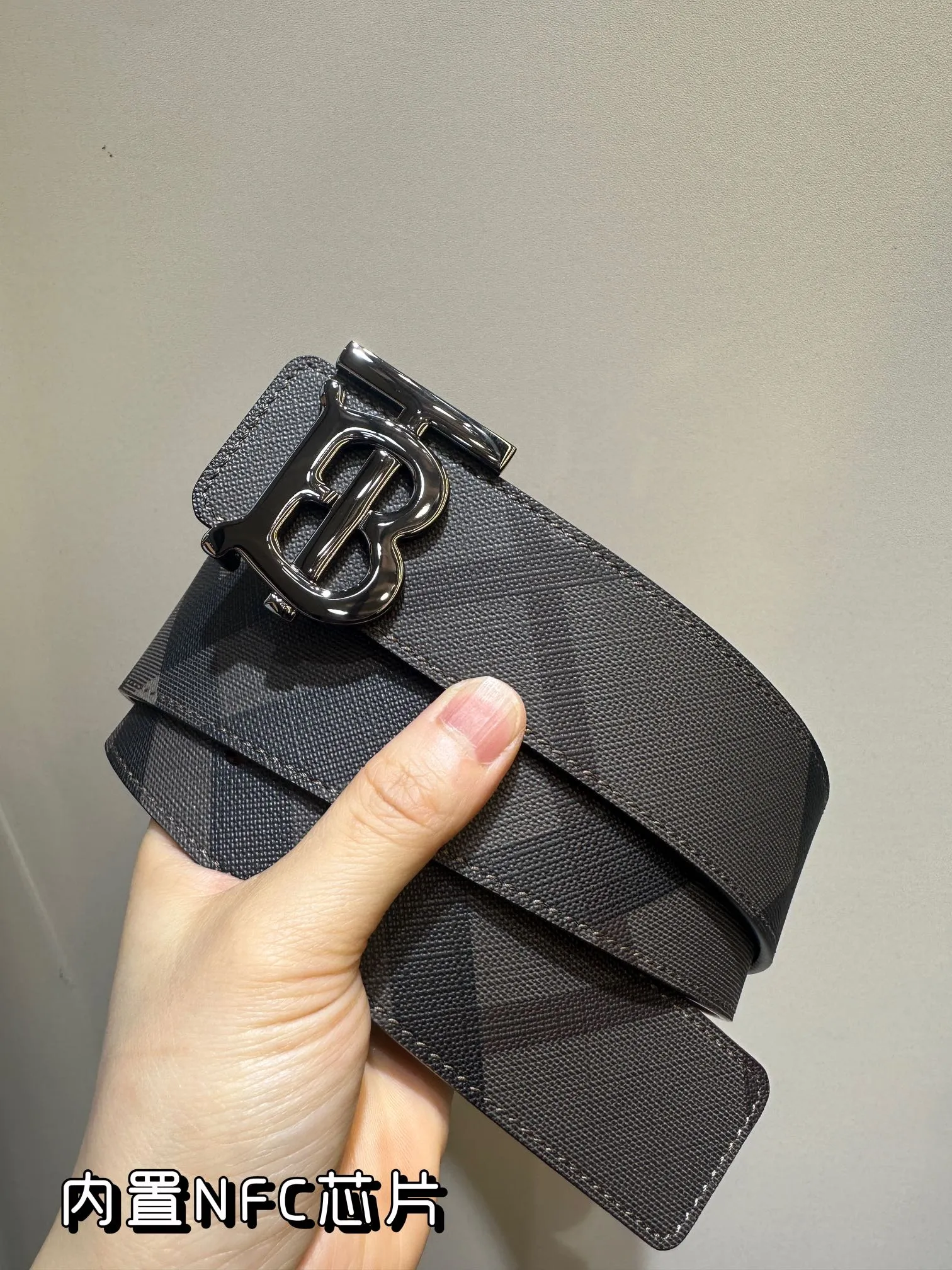 バーバリーTBシリーズ新作ベルト黒ブルー格子柄