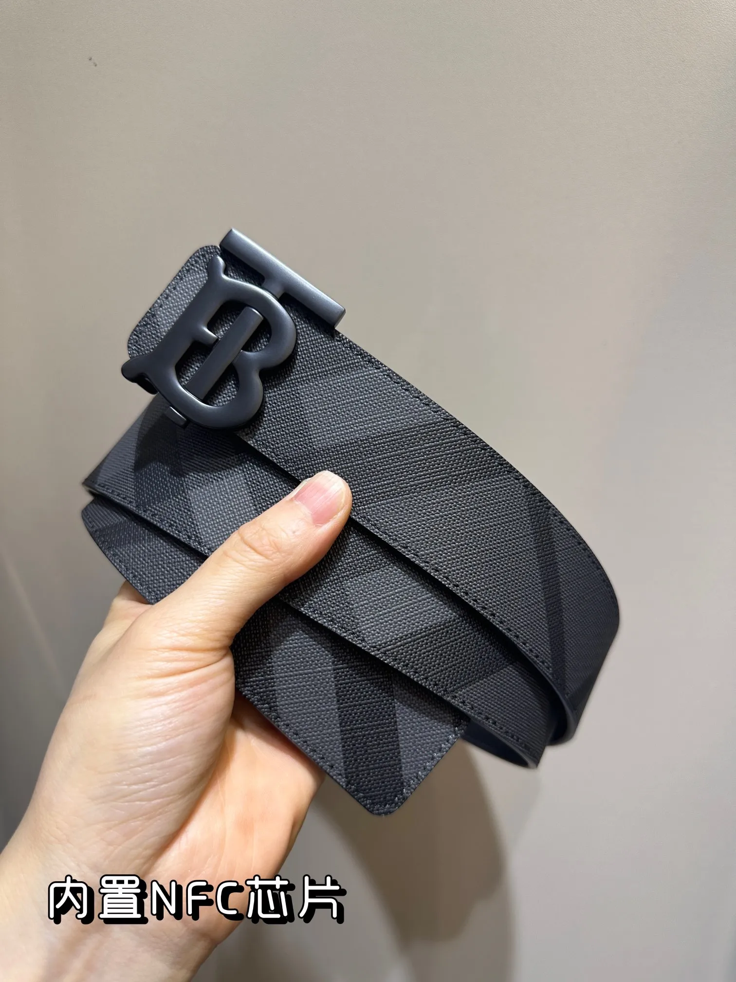 バーバリーTBシリーズ新作ベルト黒ブルー格子柄