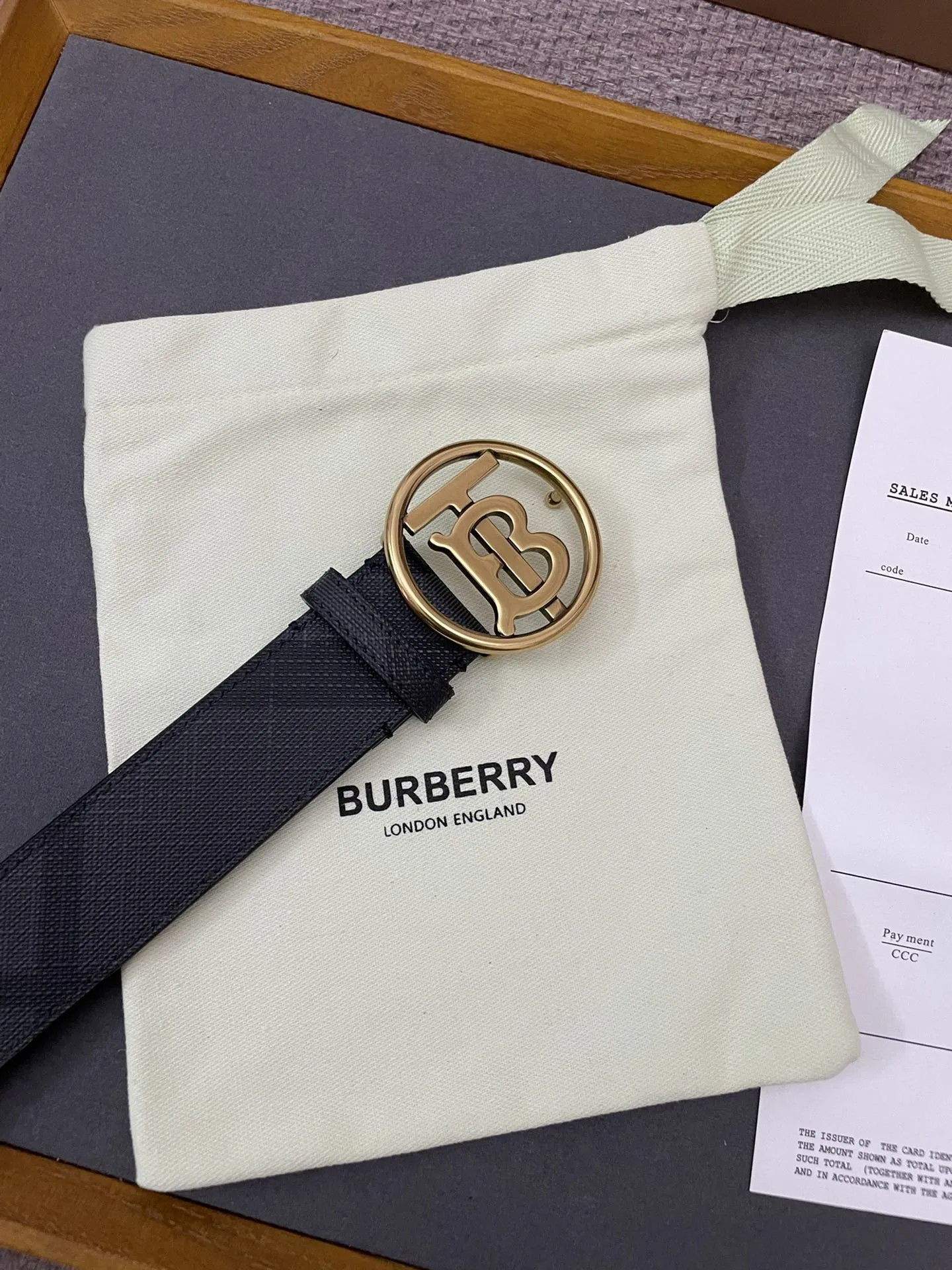 Burberry 新作黒London格纹腰带