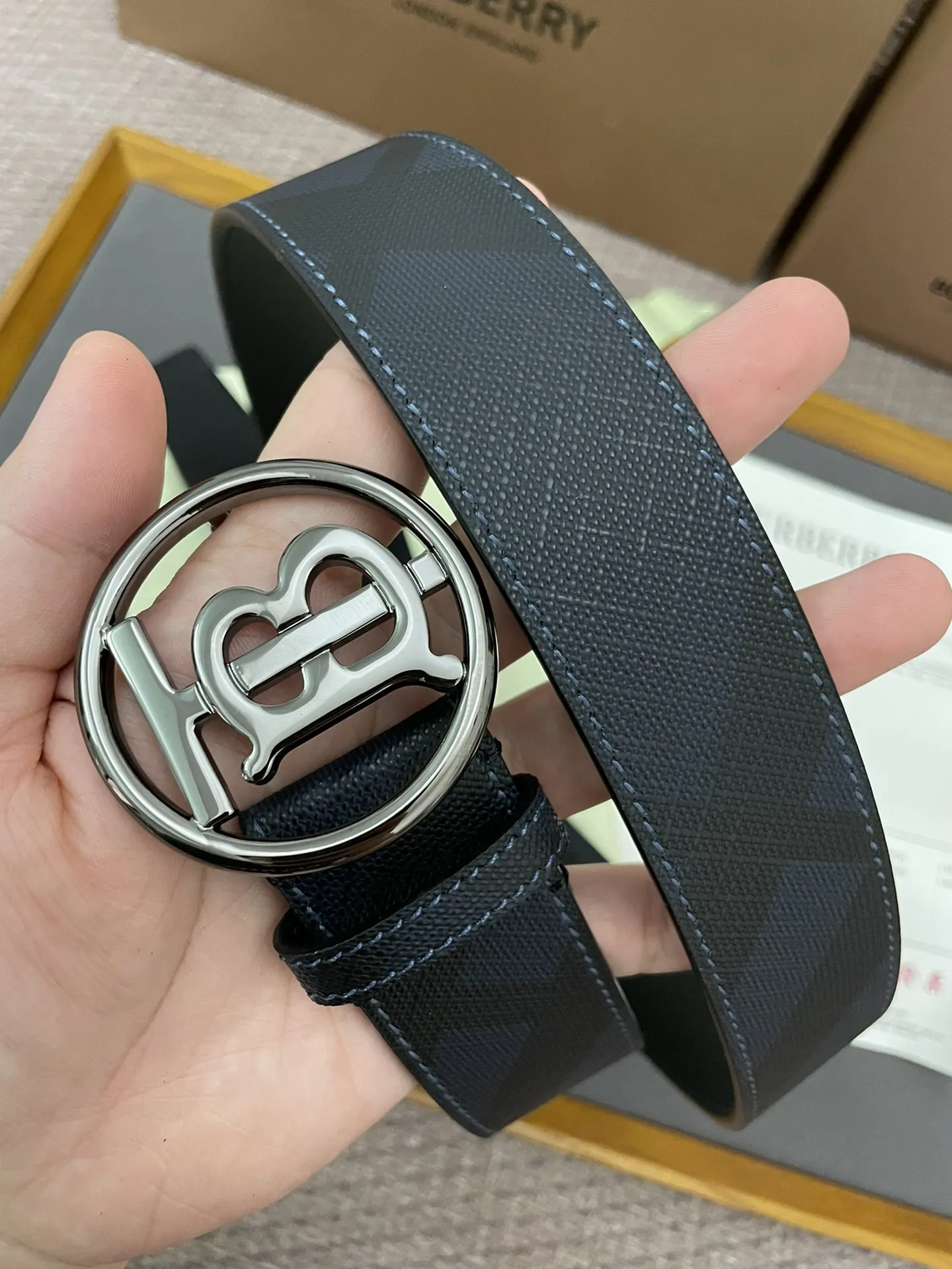 Burberry新作ロンドングレンチェックベルト黒 - 画像 (4)