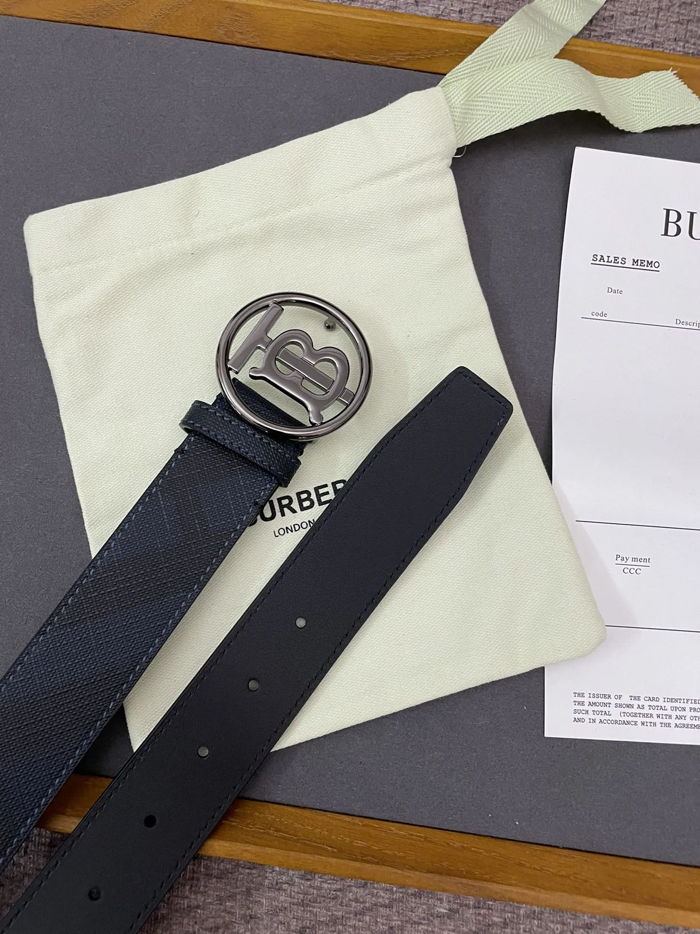 Burberry新作ロンドングレンチェックベルト黒 - 画像 (6)