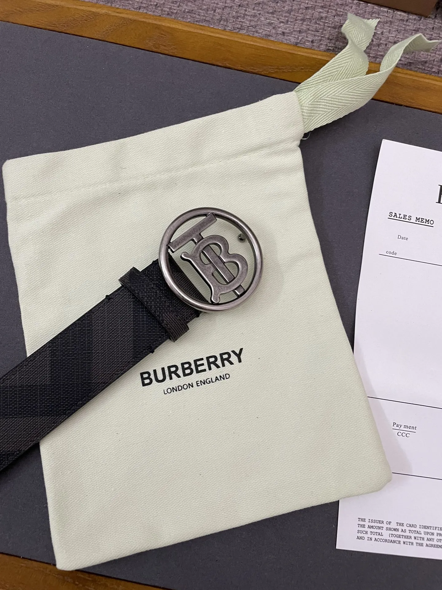 バーバリー新作黒London格子柄ベルト