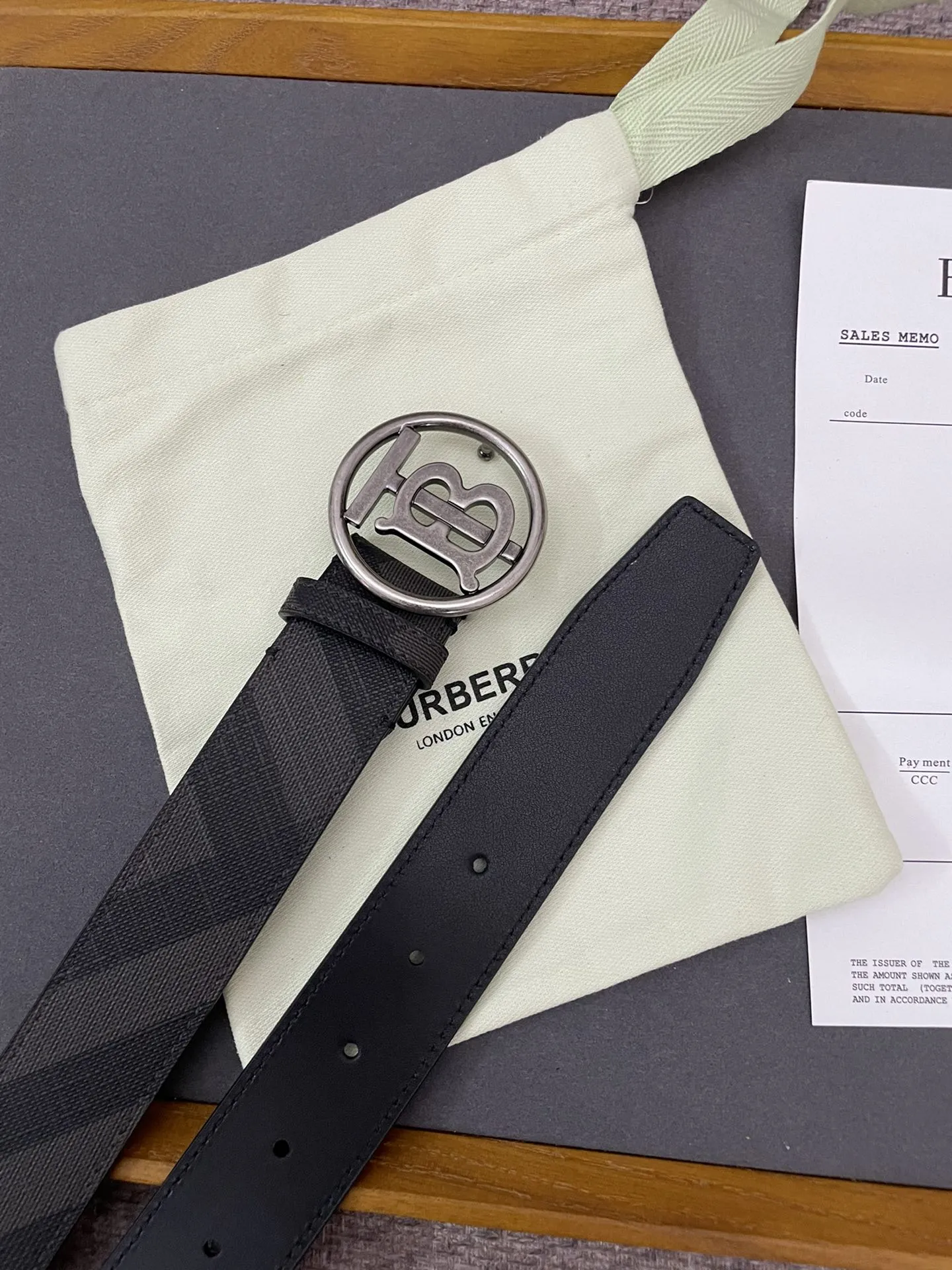 バーバリー新作黒London格子柄ベルト - 画像 (6)