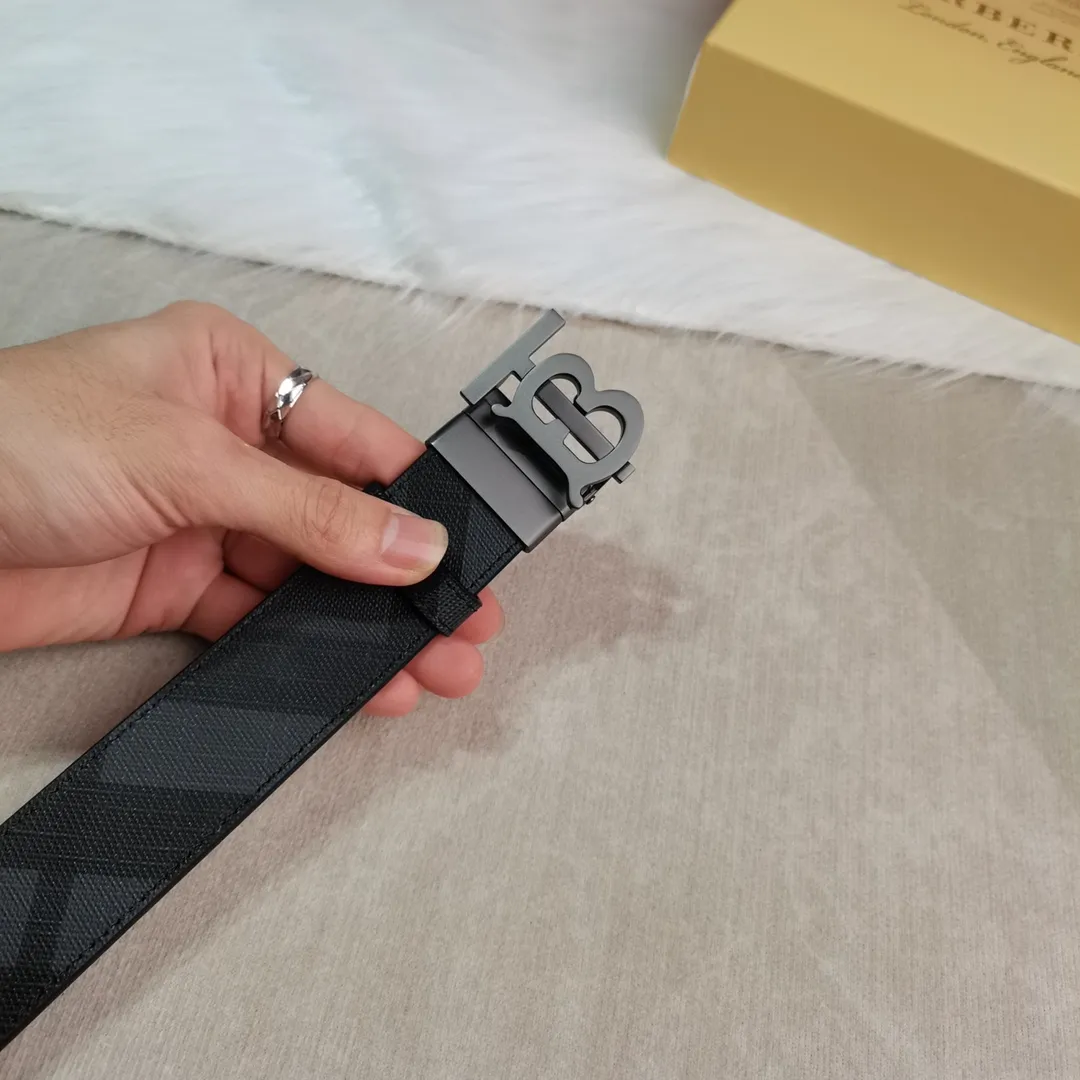 Burberry 新作黒London格子皮革ベルト