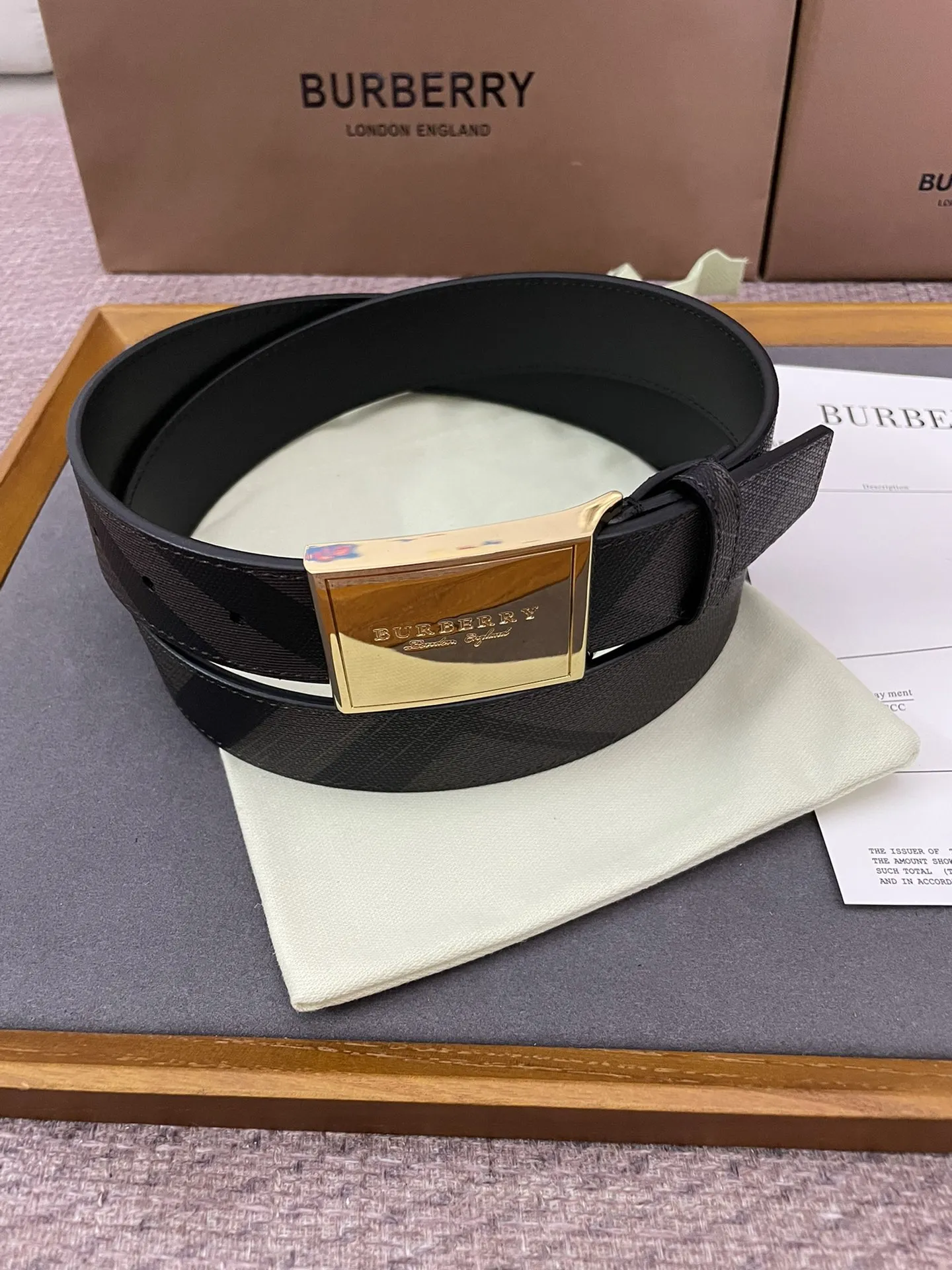 バーバリー新作黒London格子ベルト - 画像 (3)