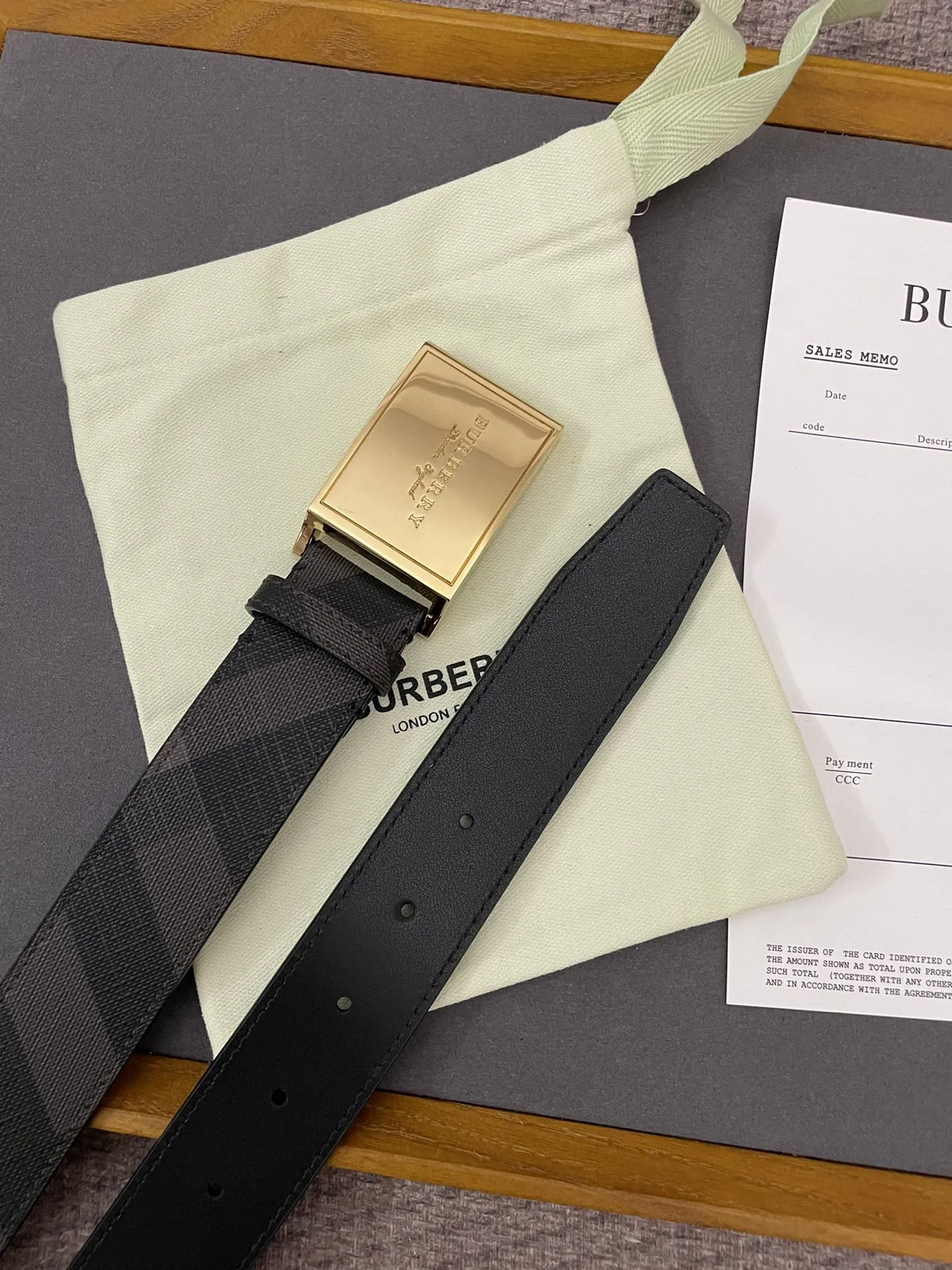 バーバリー新作黒London格子ベルト - 画像 (6)