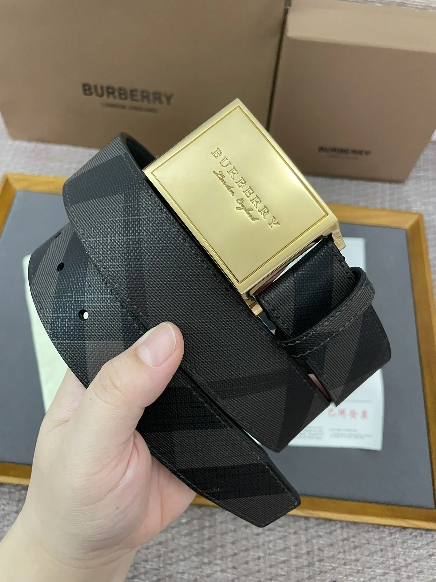 バーバリー新作黒London格子ベルト - 画像 (7)