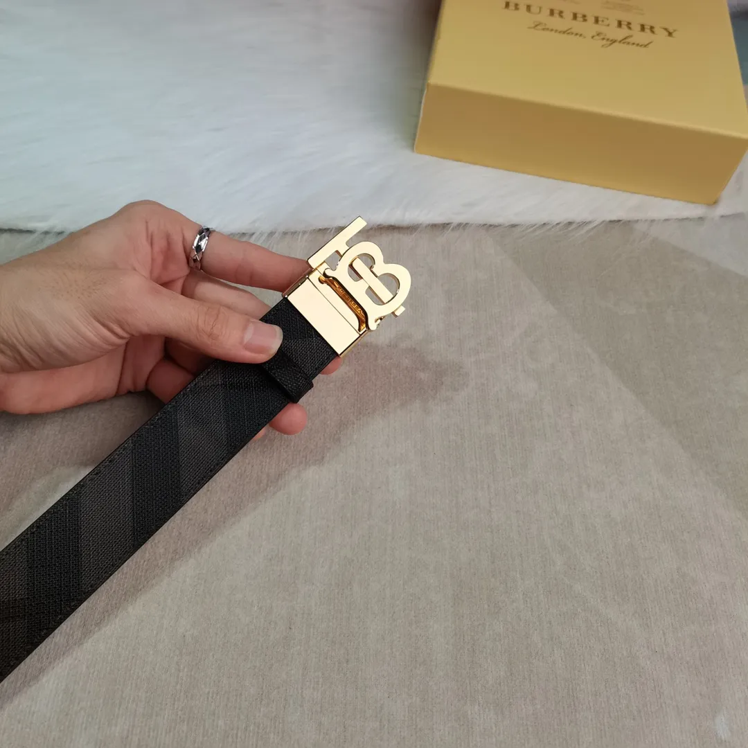 Burberry 新作黒レザーベルト