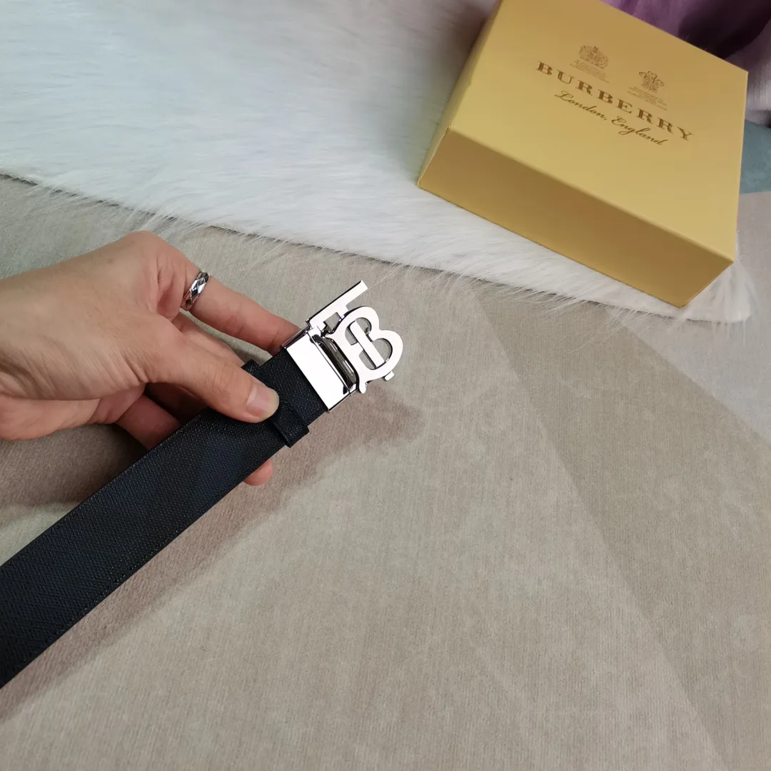 Burberry 新作黒レザーベルト