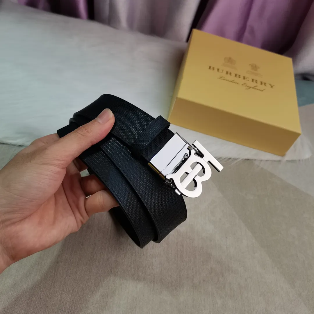 Burberry 新作黒レザーベルト - 画像 (5)