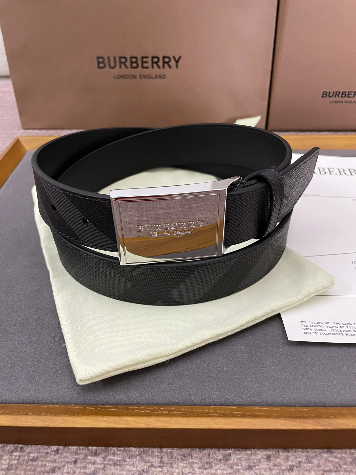 Burberry 新作ロンドングレンチェックベルト黒 - 画像 (3)