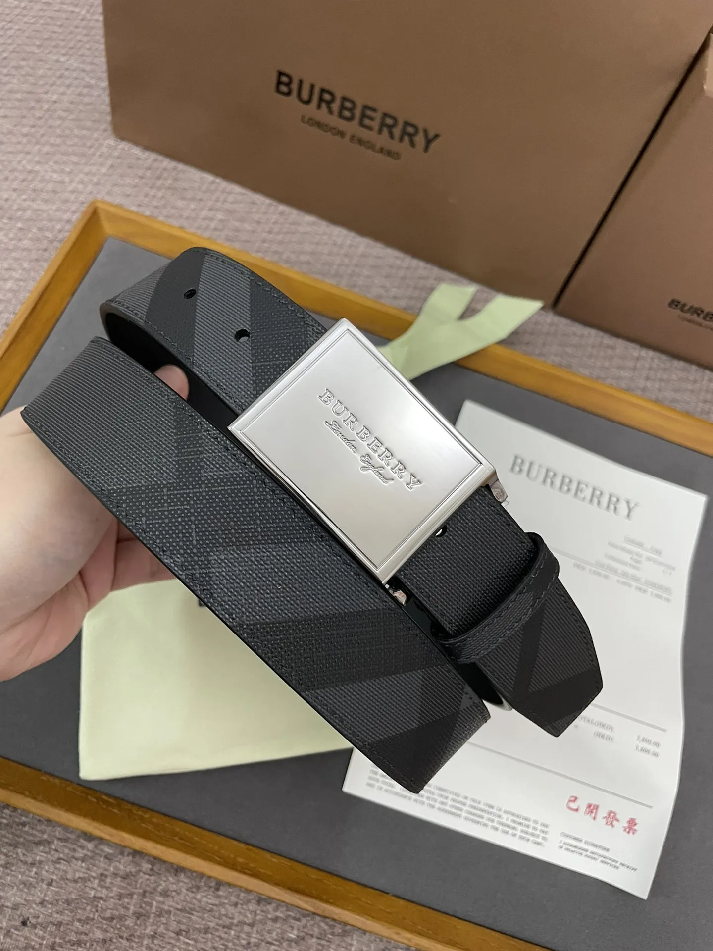 Burberry 新作ロンドングレンチェックベルト黒 - 画像 (4)