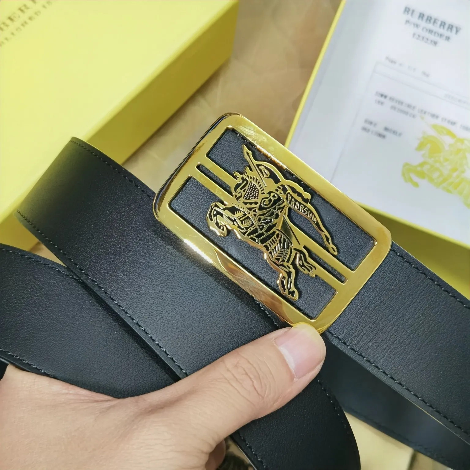 バーバリーブラック新作ベルトゴールドバックル - 画像 (6)