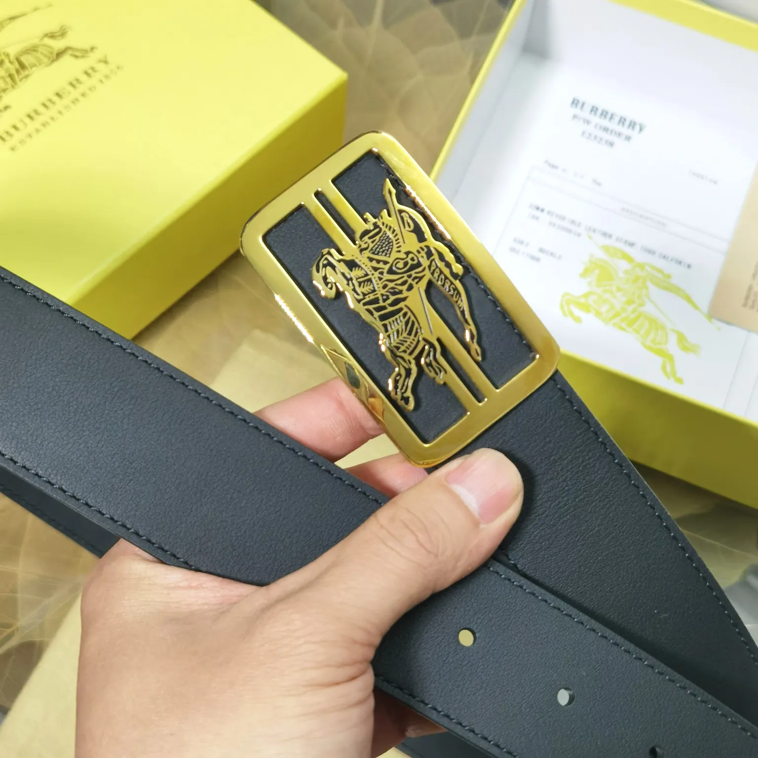 バーバリーブラック新作ベルトゴールドバックル - 画像 (9)