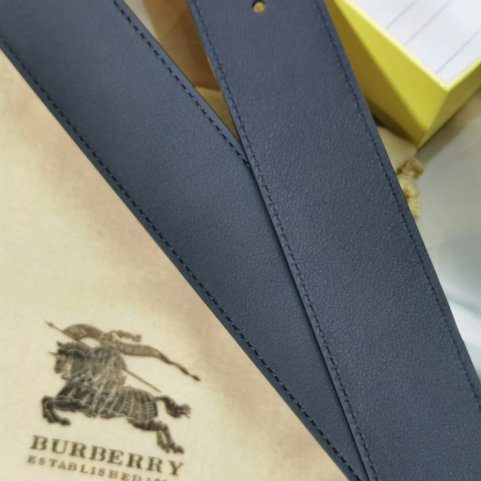 バーバリーブラック新作ベルトゴールドバックル - 画像 (10)