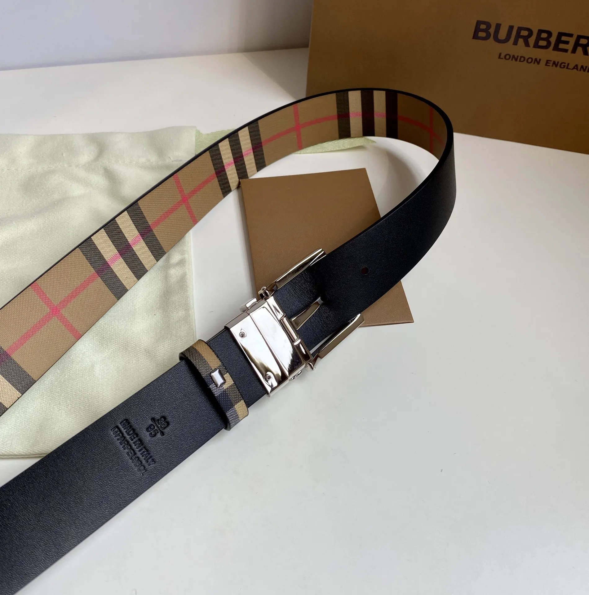 Burberry 新作イタリア製ベルト ヴィンテージチェック - 画像 (9)
