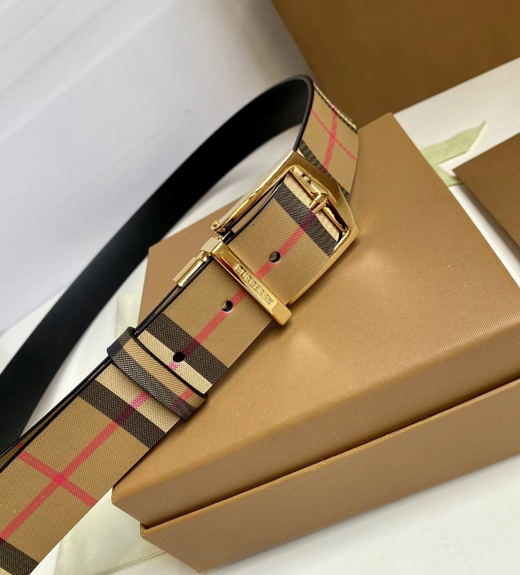 Burberry 新作イタリア製ベルト カラフルチェック - 画像 (8)