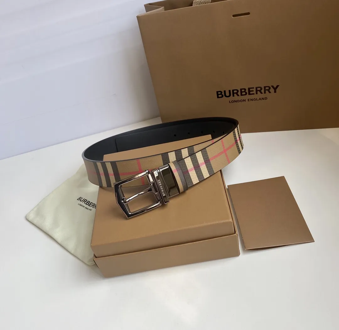 Burberry 新作ベージュチェックレザーベルト