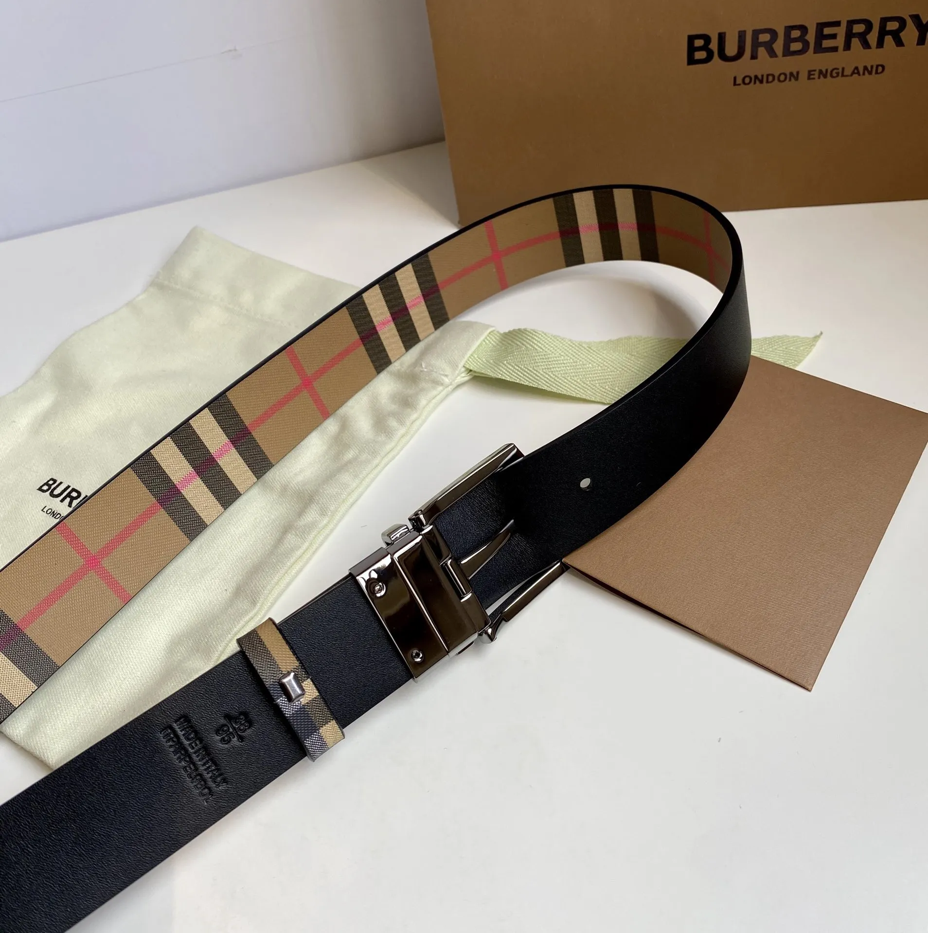 Burberry 新作ベージュチェックレザーベルト - 画像 (9)