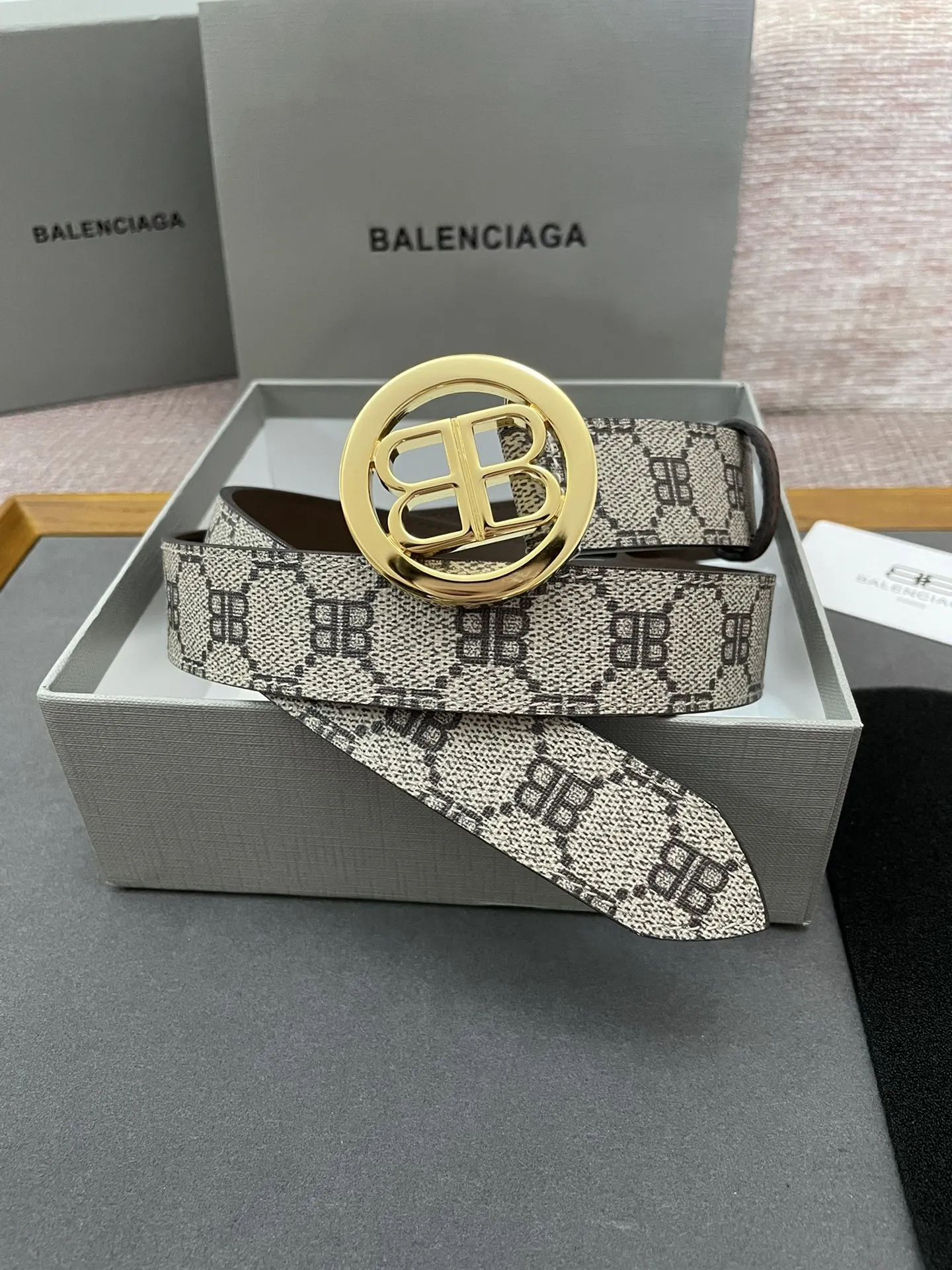 BALENCIAGA 新作ベージュレザーベルト - 画像 (3)