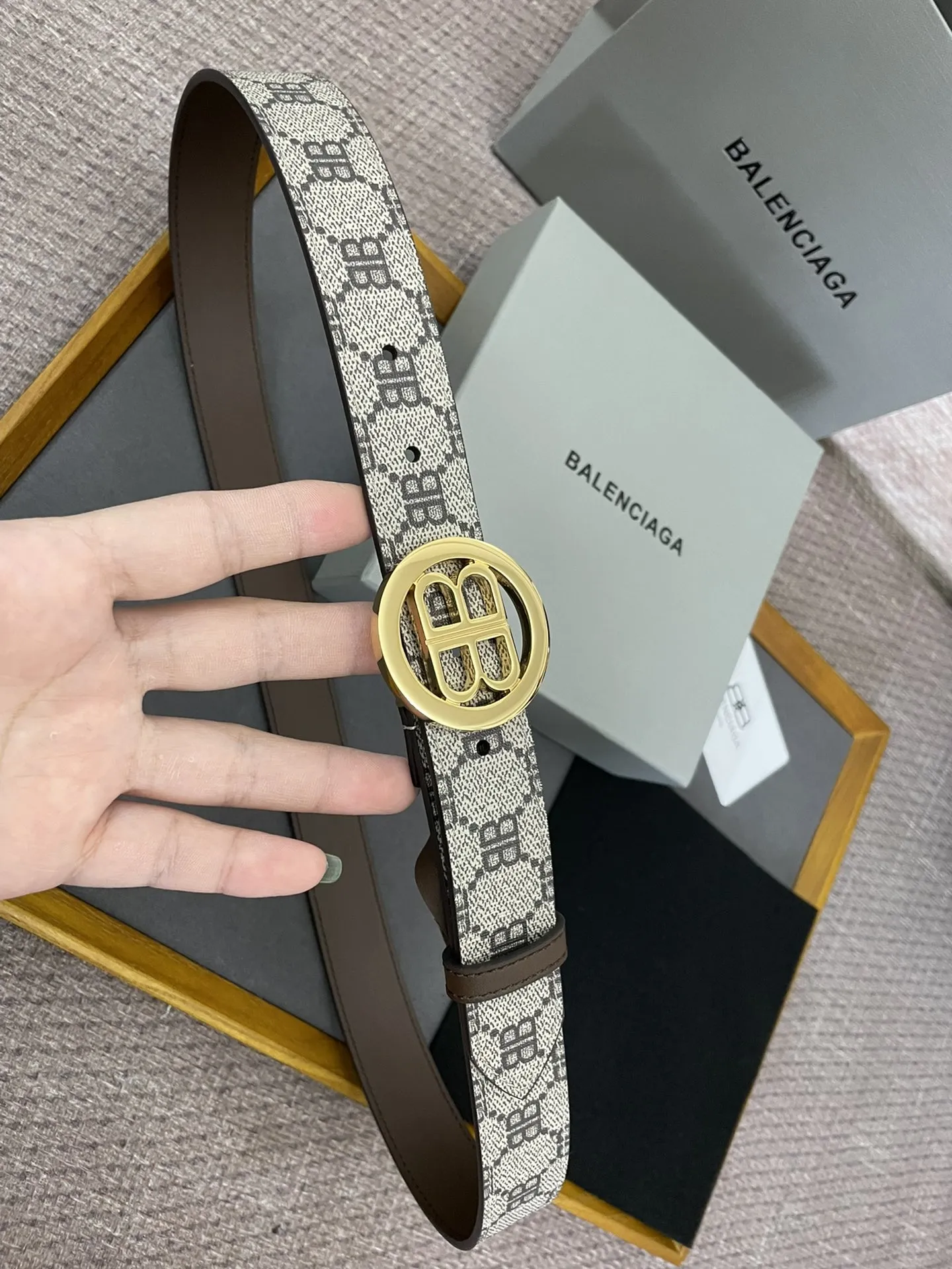 BALENCIAGA 新作ベージュレザーベルト - 画像 (6)