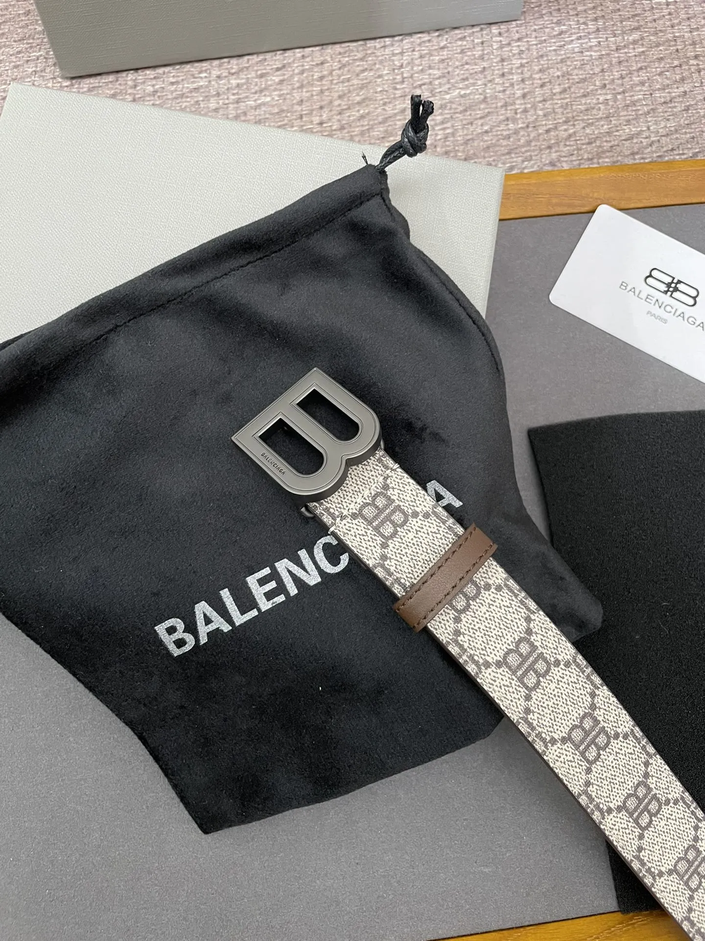 BALENCIAGA 新作ベージュプリントベルト - 画像 (4)