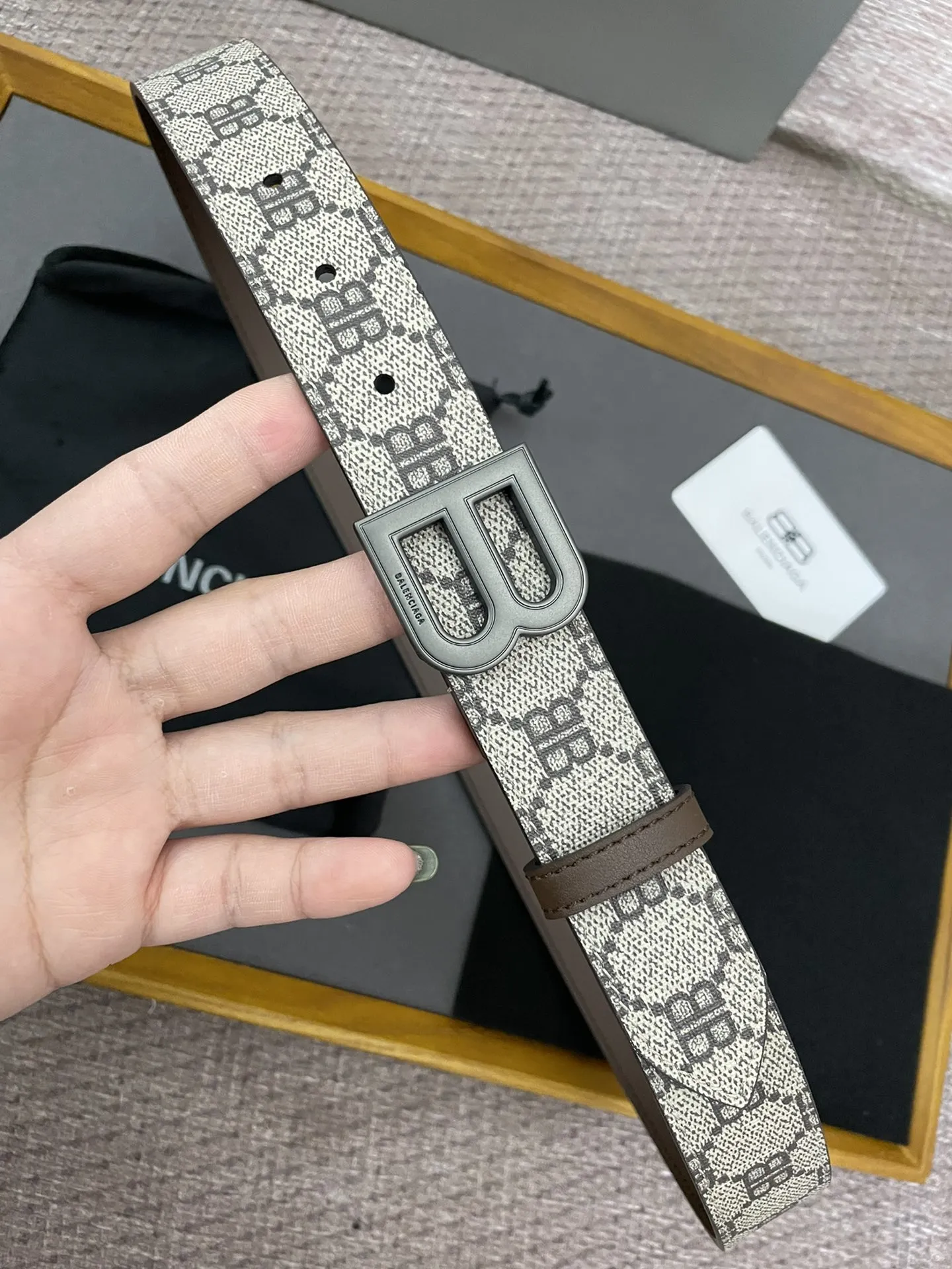 BALENCIAGA 新作ベージュプリントベルト - 画像 (6)