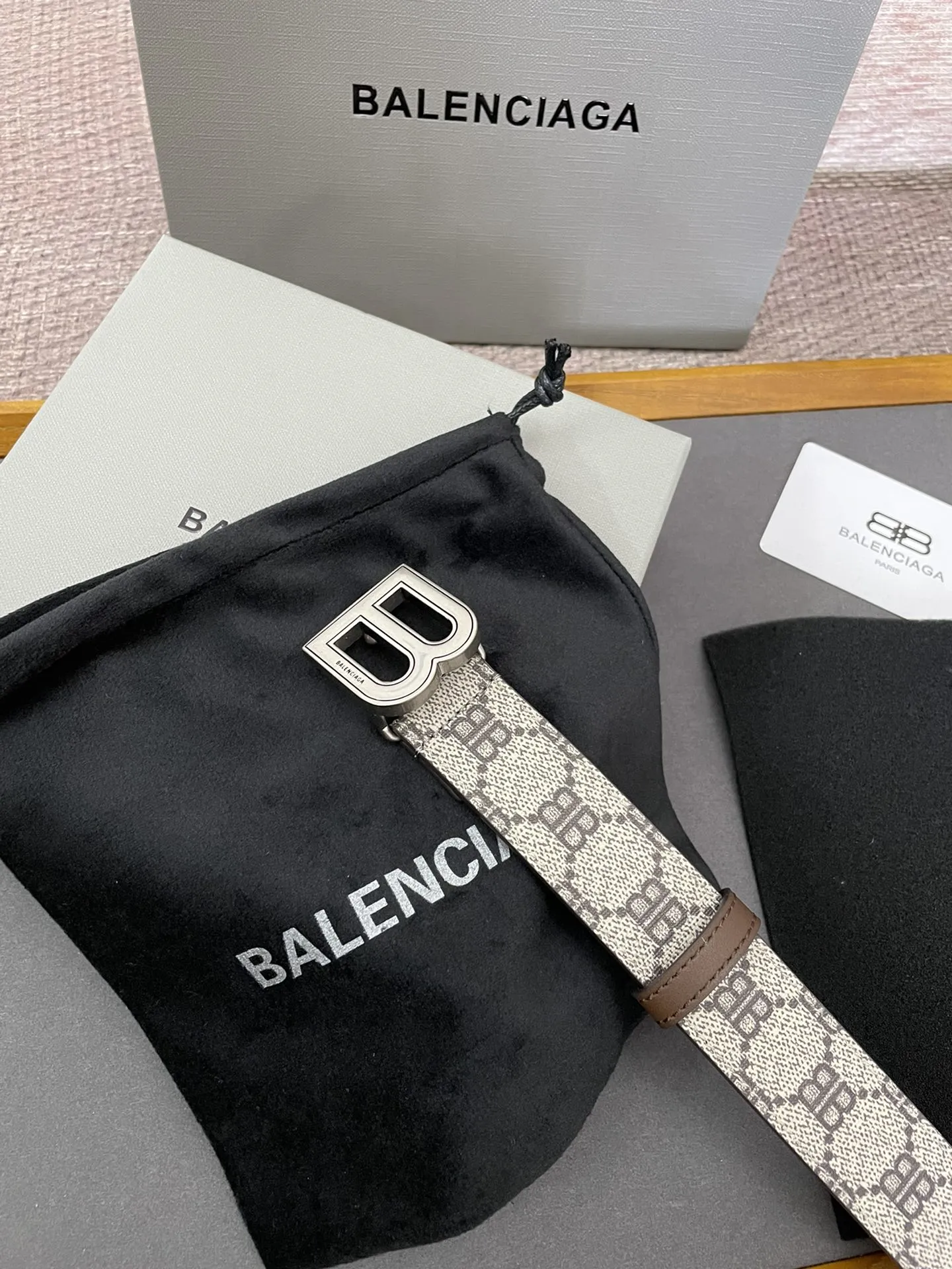 BALENCIAGA 新作ベージュBB柄ベルト3.0cm - 画像 (4)
