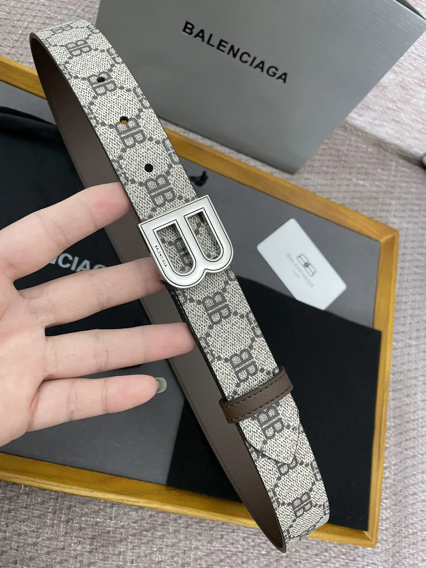 BALENCIAGA 新作ベージュBB柄ベルト3.0cm - 画像 (6)