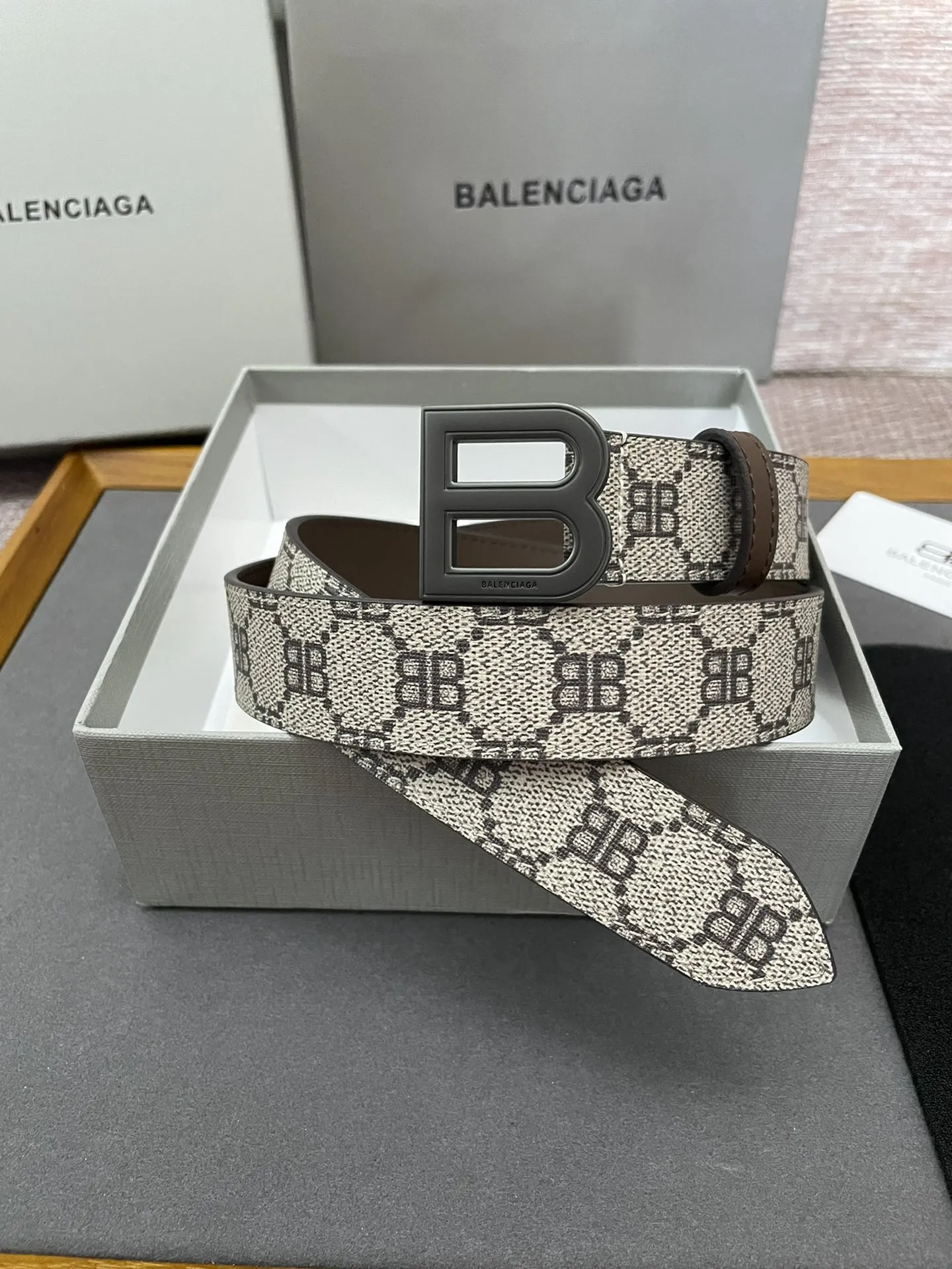 BALENCIAGA 新作ベージュプリントベルト - 画像 (3)