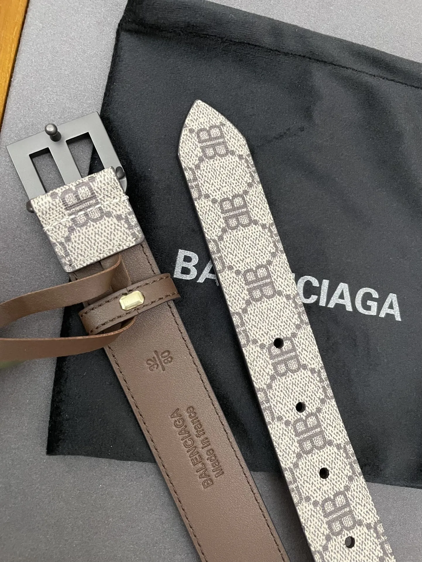 BALENCIAGA 新作ベージュプリントベルト - 画像 (5)