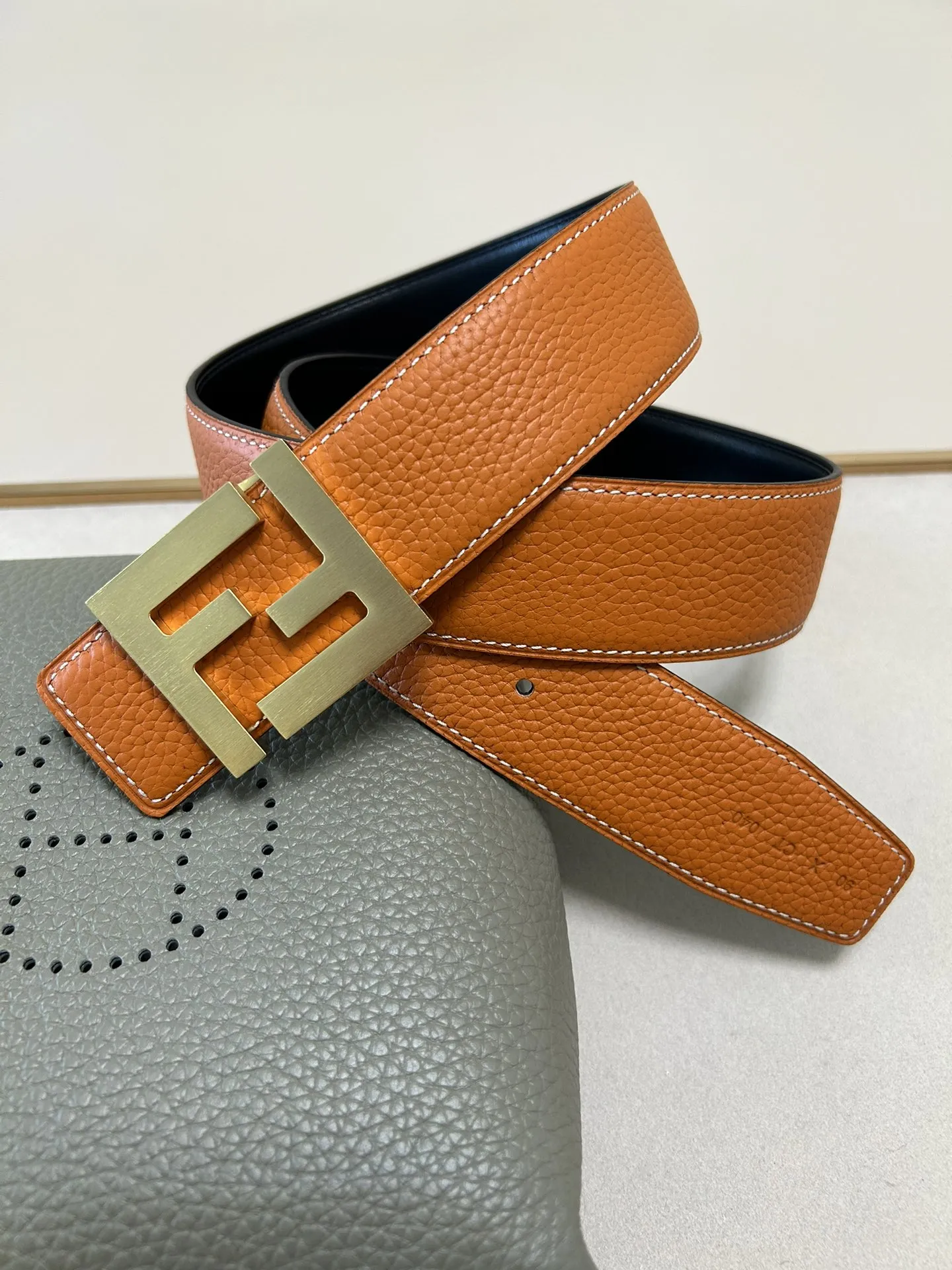 FENDI新作ダブルカラーベルトオレンジブラック - 画像 (7)