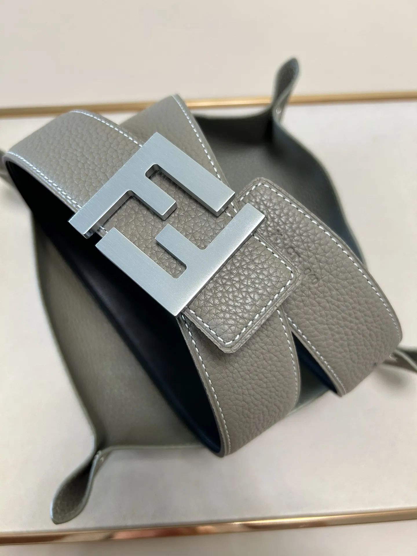 FENDI 新作 ダブルリングベルト グレー 4.0cm - 画像 (3)