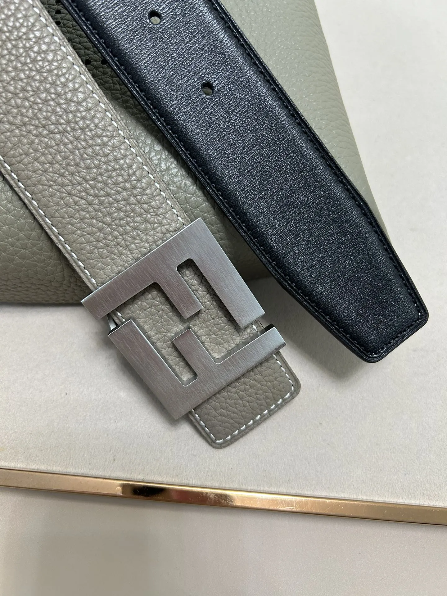 FENDI 新作 ダブルリングベルト グレー 4.0cm - 画像 (6)