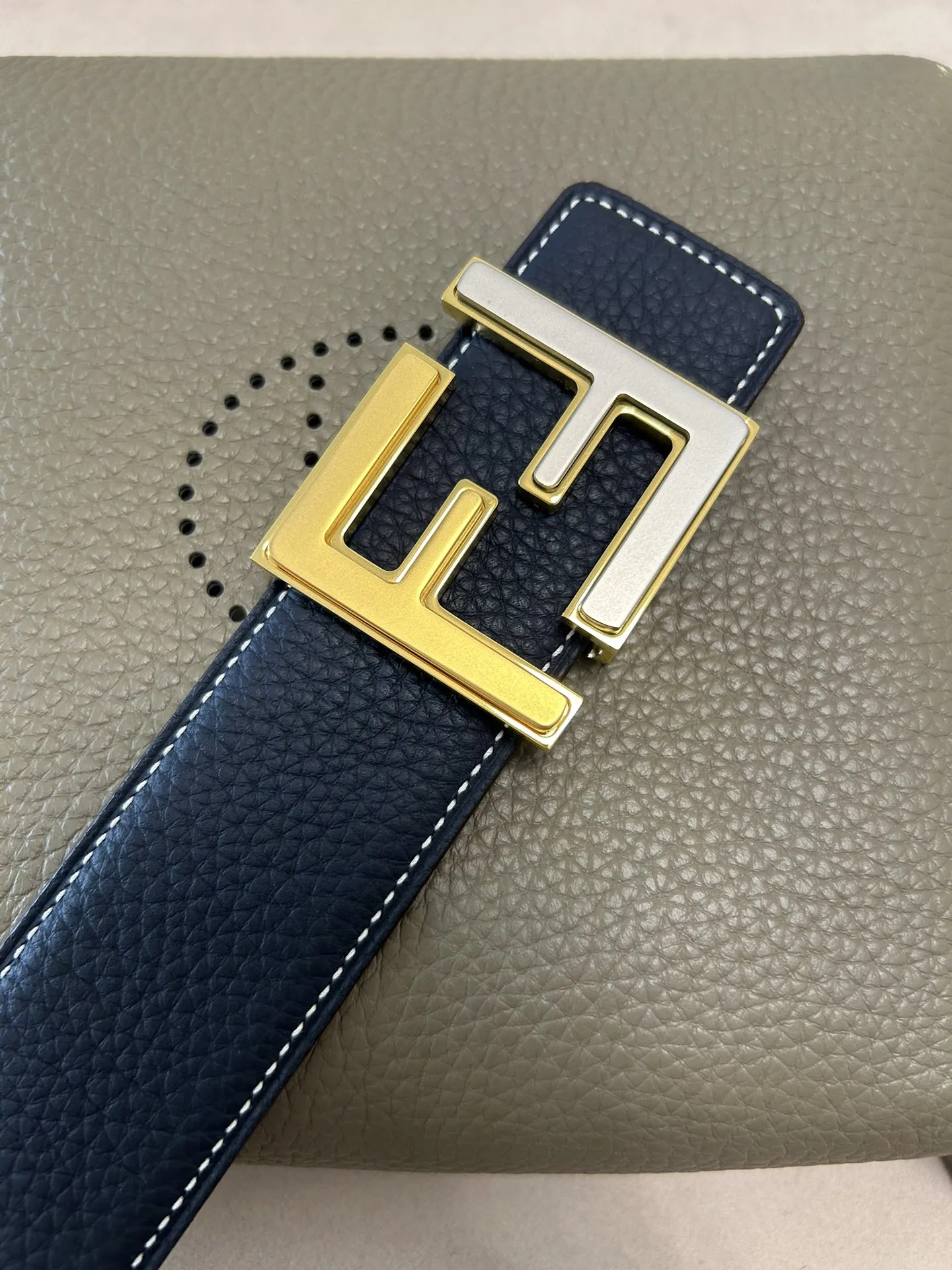 FENDI新作黒ダブルリングベルト