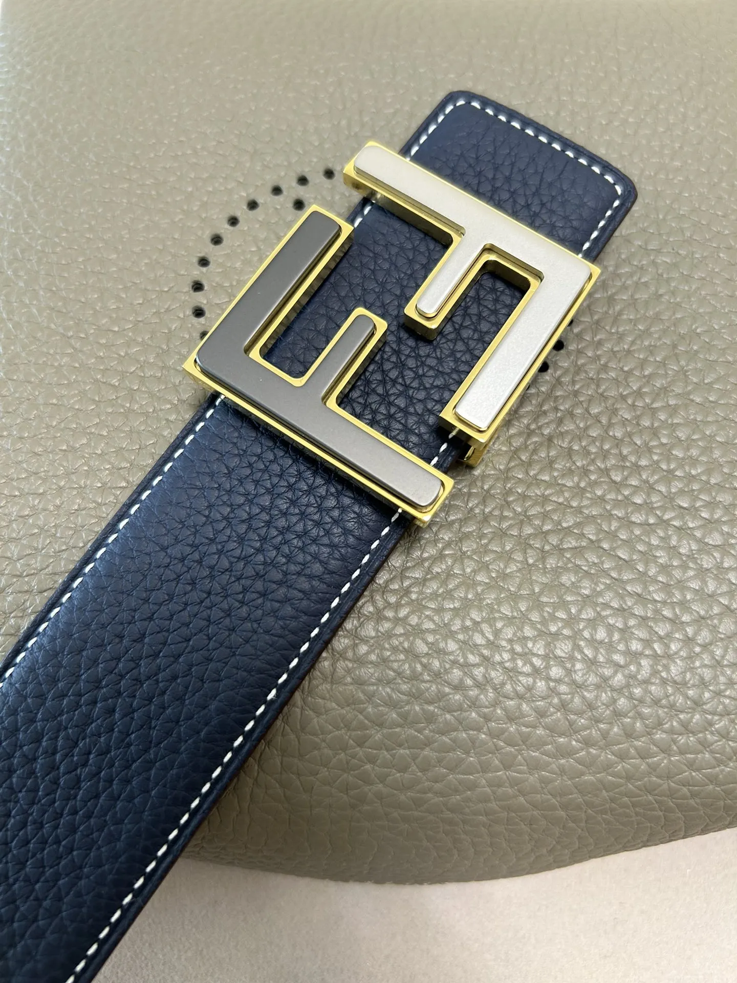 FENDI新作ダブルリングベルト黒FFデザイン