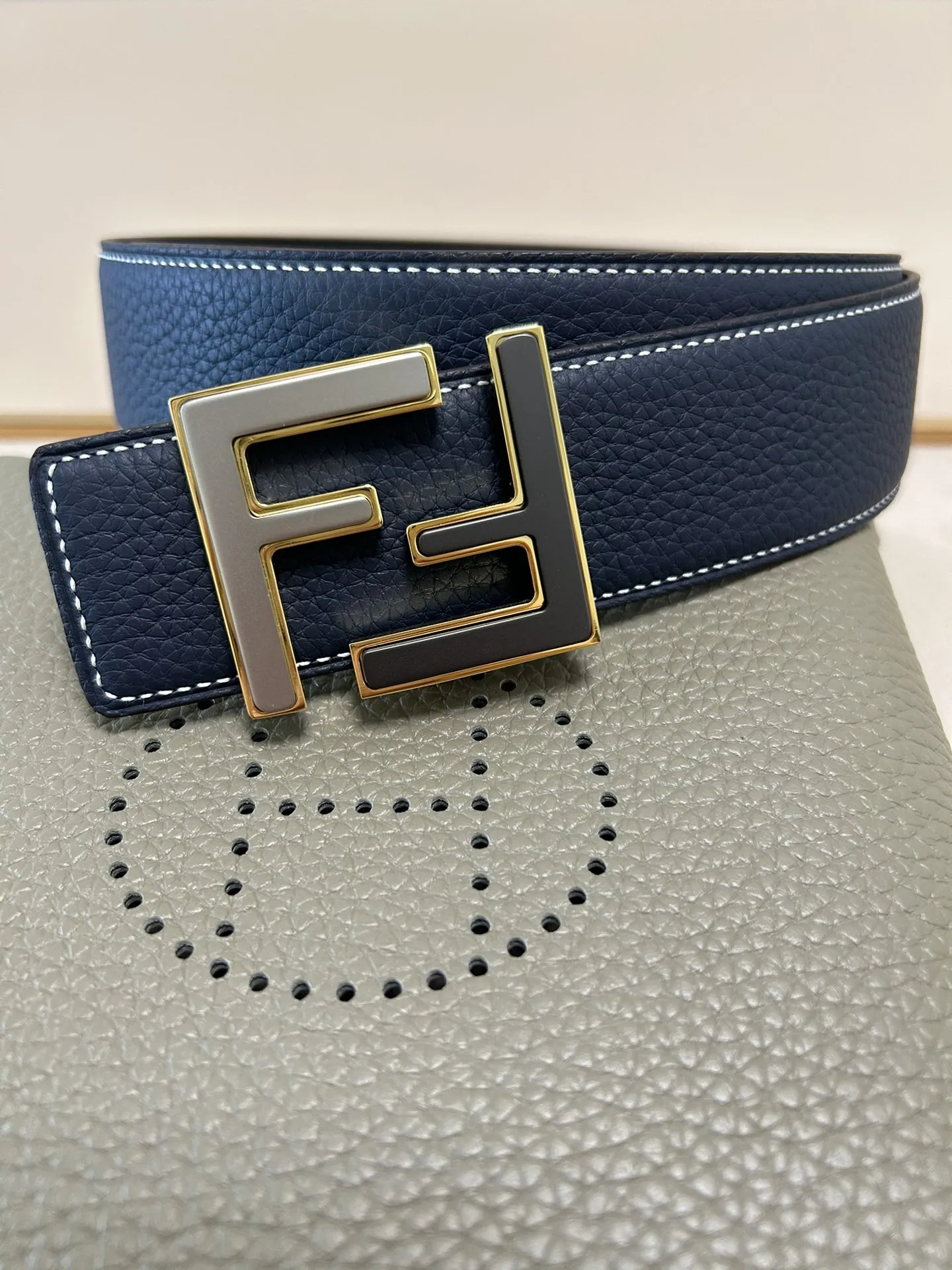 FENDI新作ダブルリングベルト黒FFデザイン - 画像 (3)