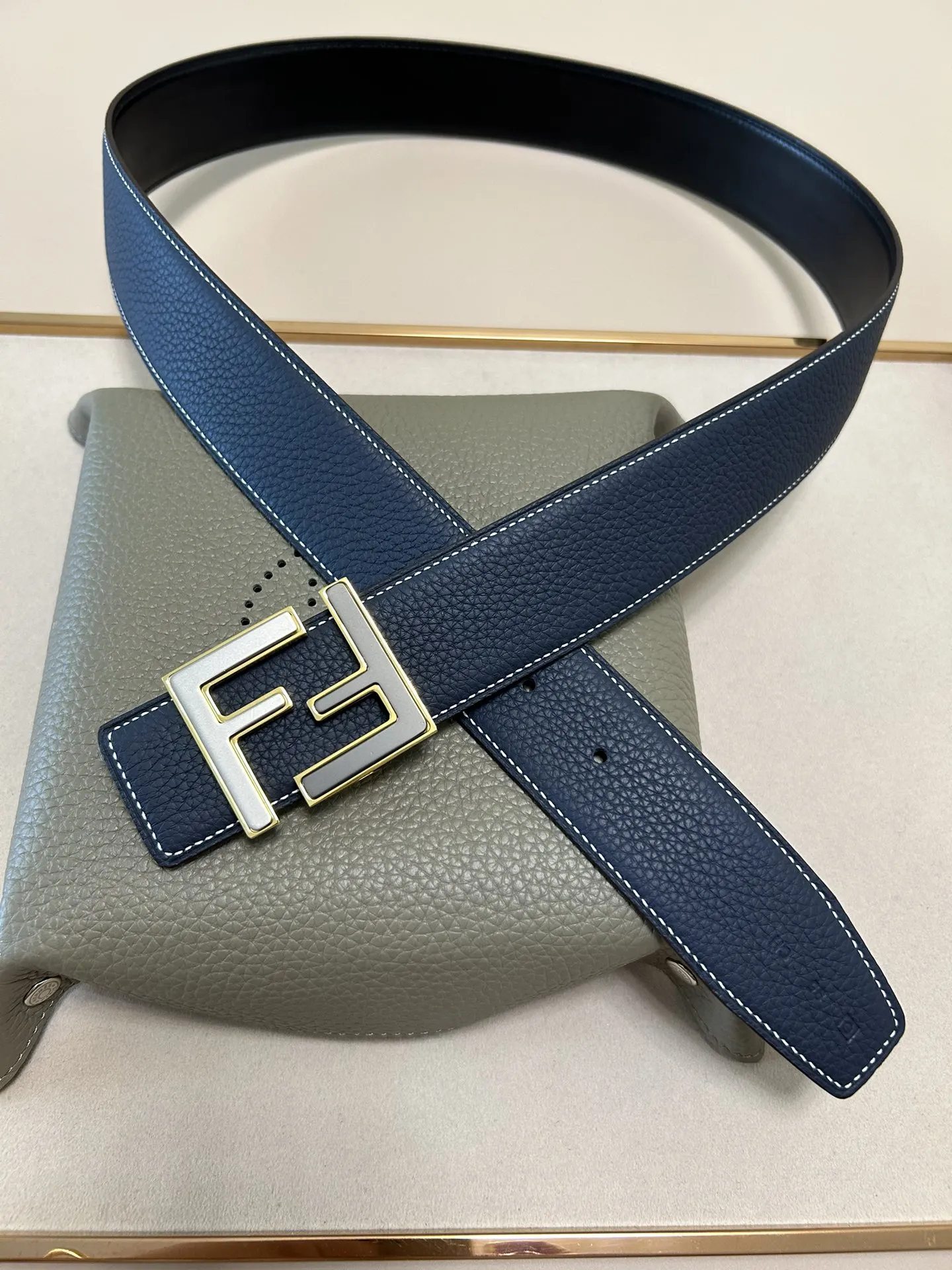 FENDI新作ダブルリングベルト黒FFデザイン - 画像 (4)