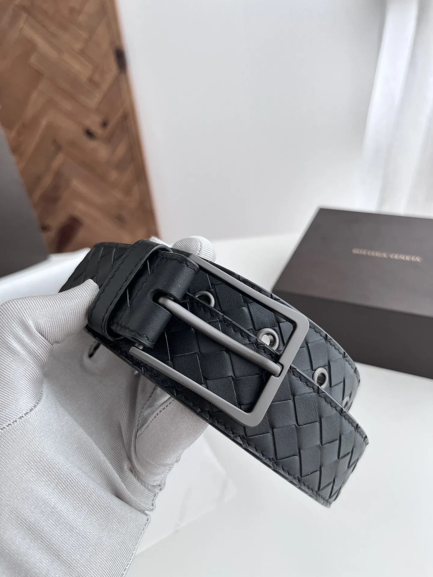 BV 2025新作メンズの手編みの黒の手編みのスクエアパターン - 画像 (3)