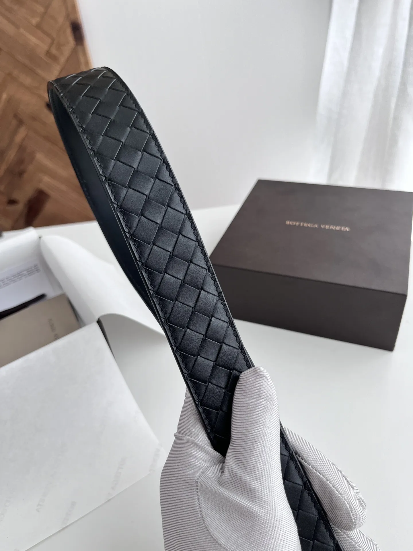 BV 2025新作メンズの手編みの黒の手編みのスクエアパターン - 画像 (6)