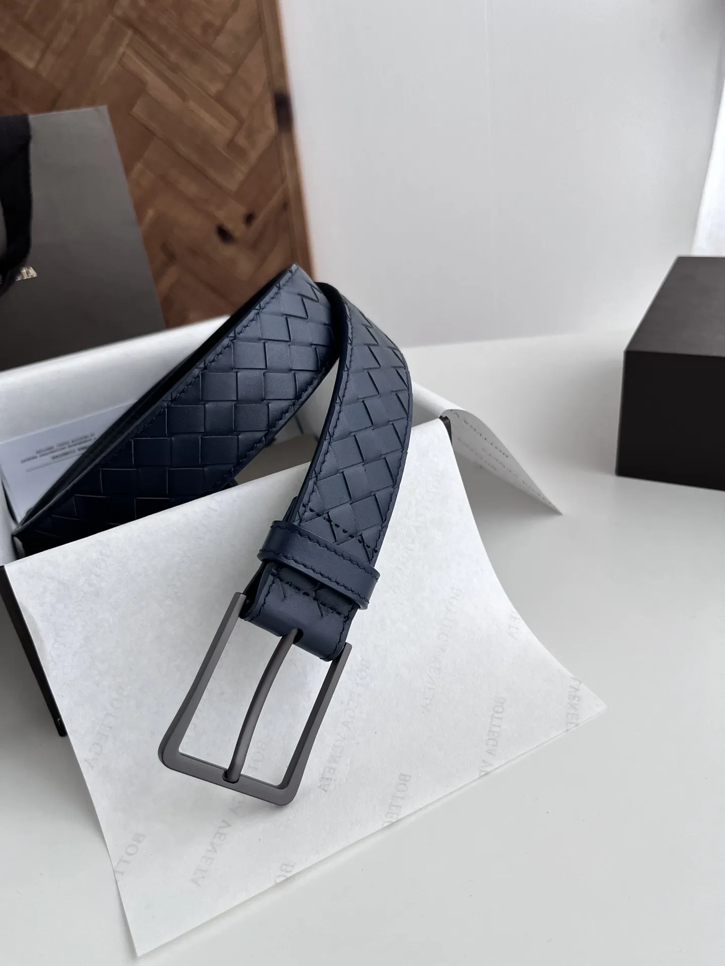 BV 2025新作男性ベルトデザイン