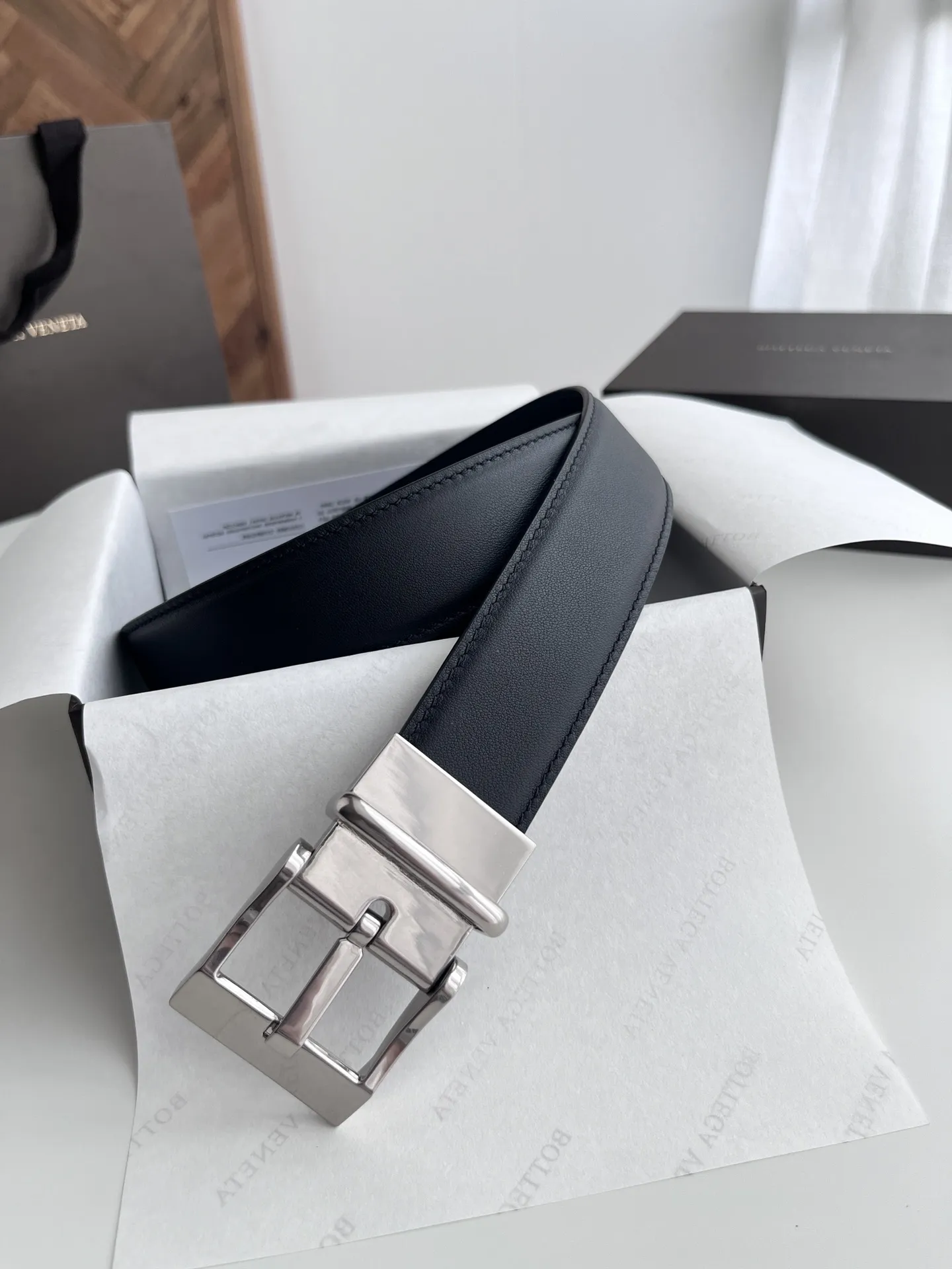 BOTTEGA VENETA 新作黒ダブルフェイスベルト